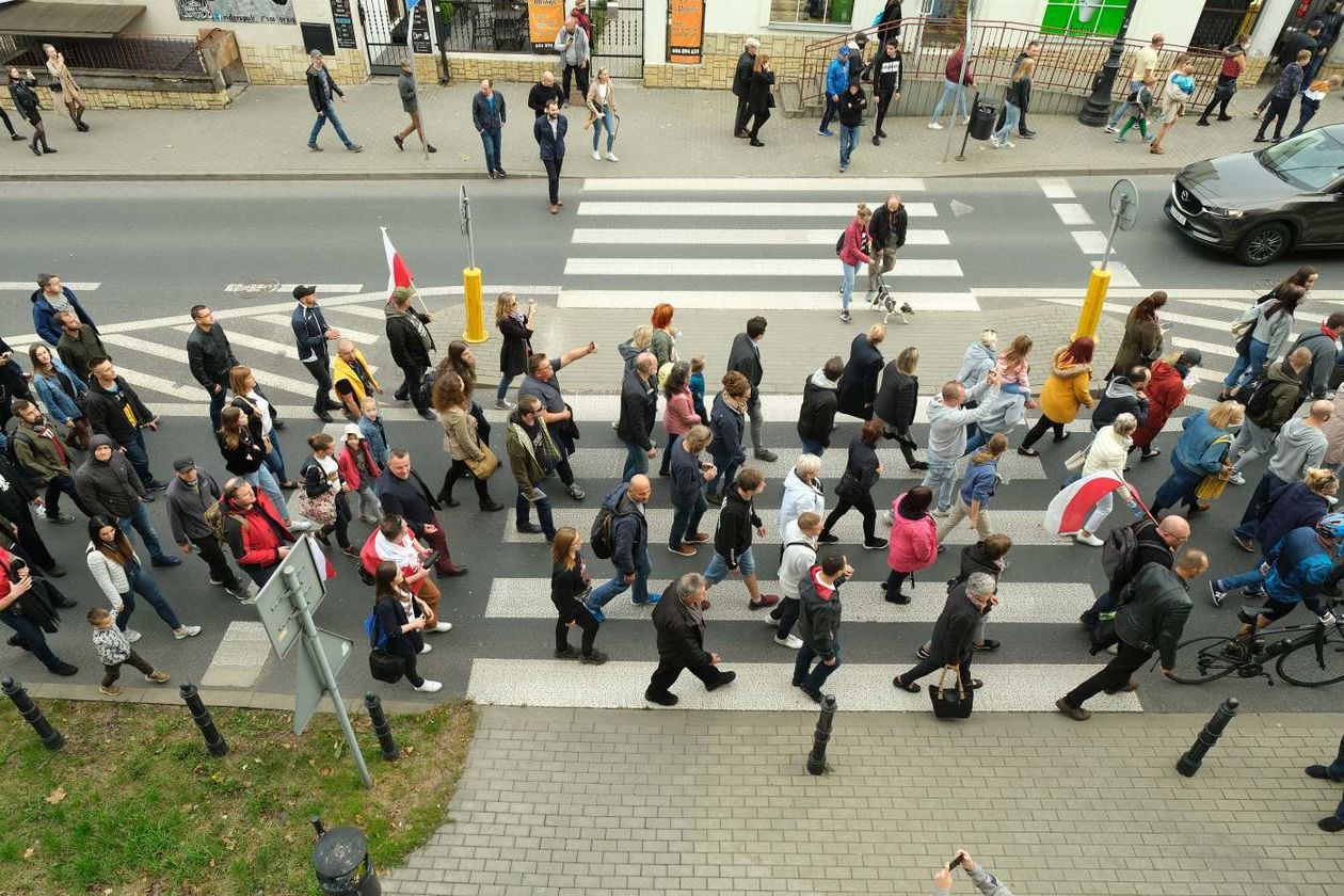  Nie wierzą w pandemię. Protest w Lublinie (zdjęcie 1) - Autor: Maciej Kaczanowski