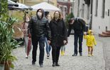 Żółta strefa w Lublinie: przechodnie w maskach ochronnych (zdjęcie 2)