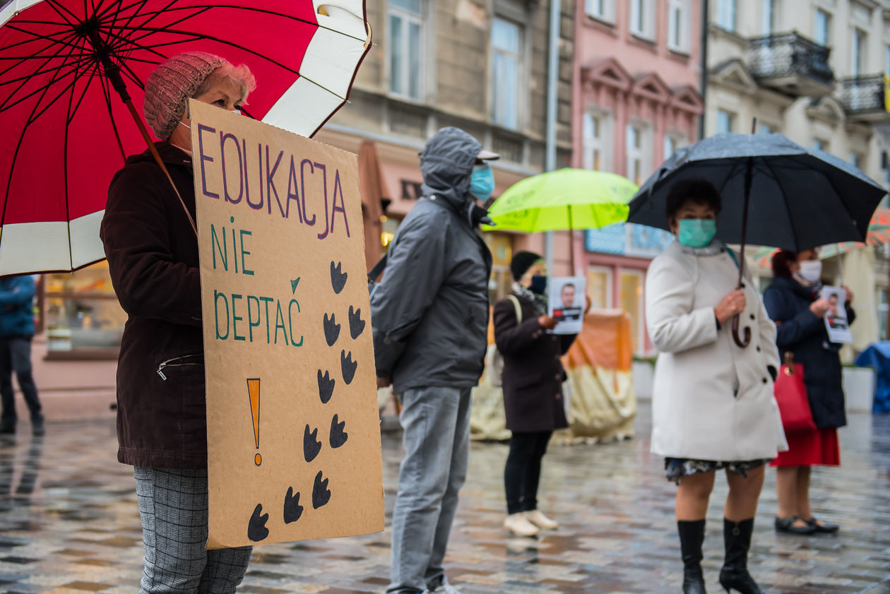  Protest KOD przeciwko nominacji dla Przemysława Czarnka (zdjęcie 1) - Autor: Tomasz Tylus