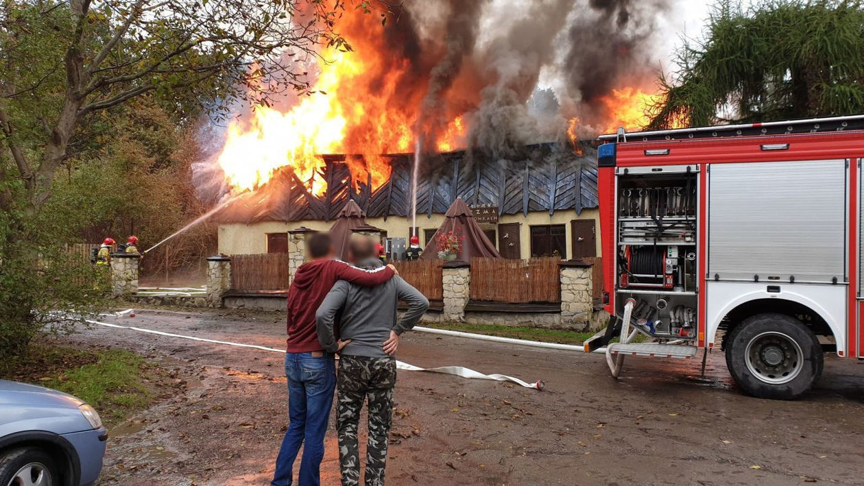  Spalona Karczma w Skowronkach (zdjęcie 1) - Autor: zrzutka.pl