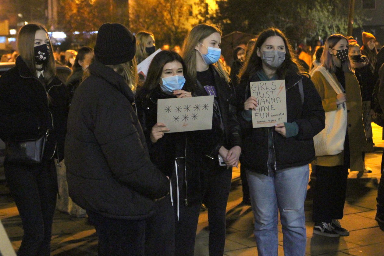  Protest kobiet w Puławach (zdjęcie 1) - Autor: Radosław Szczęch