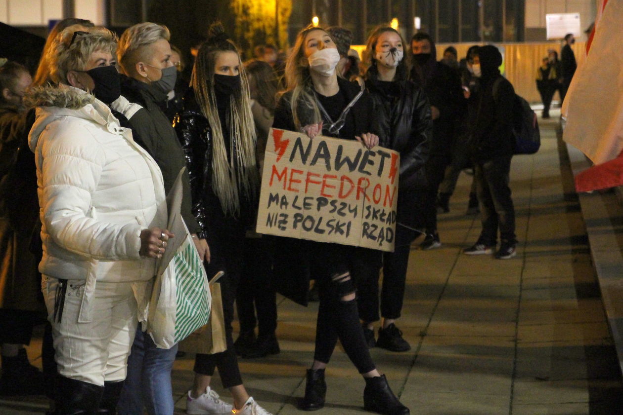  Protest kobiet w Puławach (zdjęcie 1) - Autor: Radosław Szczęch