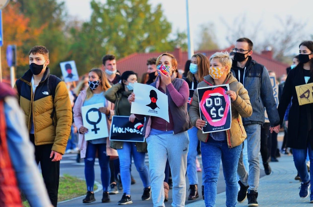  Protest w obronie praw kobiet we Włodawie (zdjęcie 1) - Autor: Mieczysław Kozioł