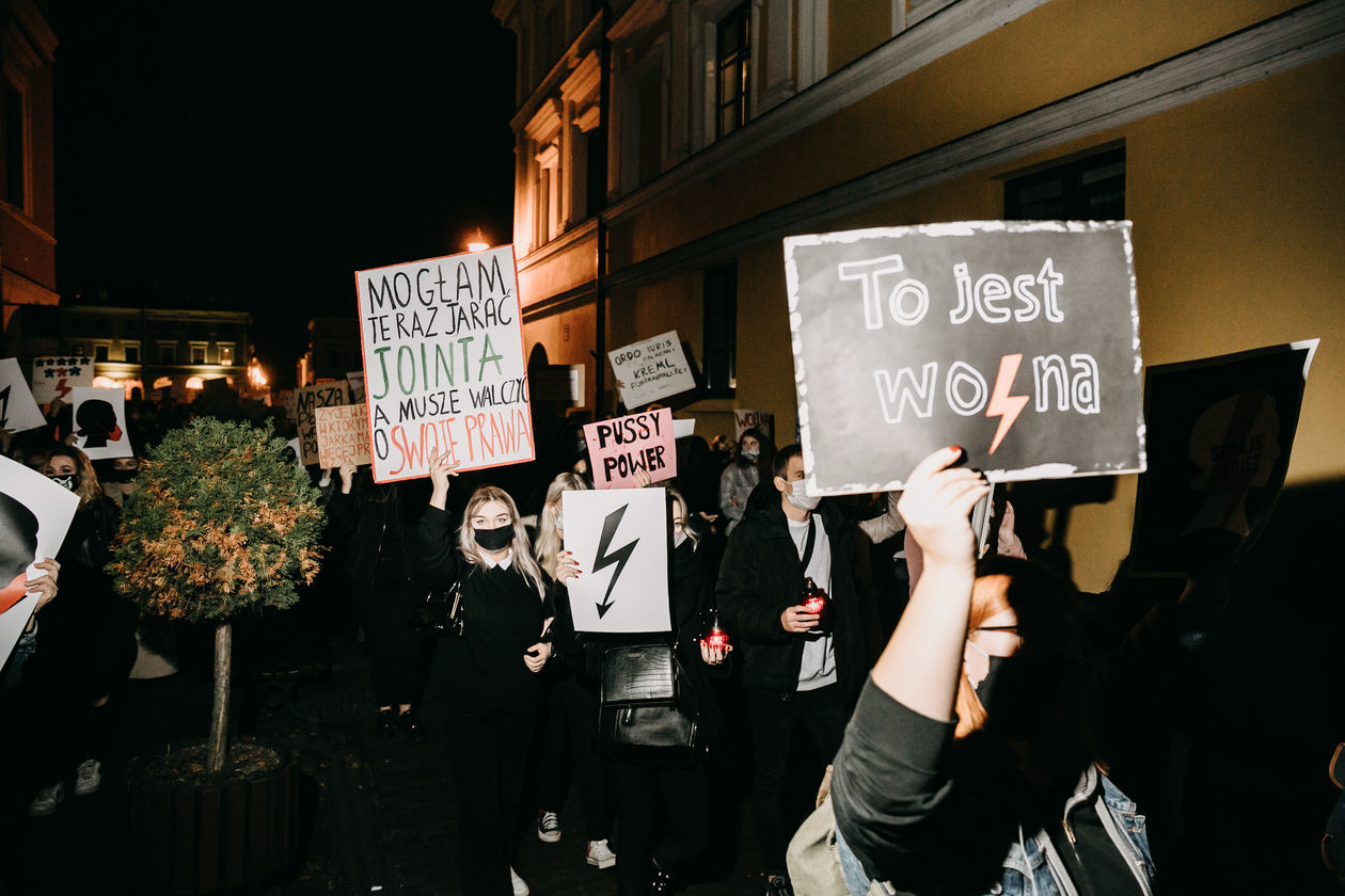  Marsz żałobny dla praw kobiet w Zamościu (zdjęcie 1) - Autor: Kazimierz Chmiel