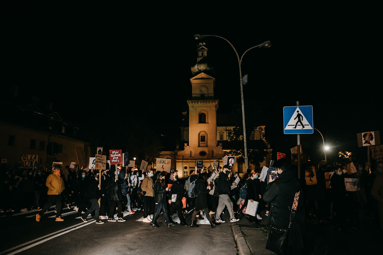  Marsz żałobny dla praw kobiet w Zamościu (zdjęcie 1) - Autor: Kazimierz Chmiel