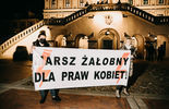 Marsz żałobny dla praw kobiet w Zamościu (zdjęcie 2)
