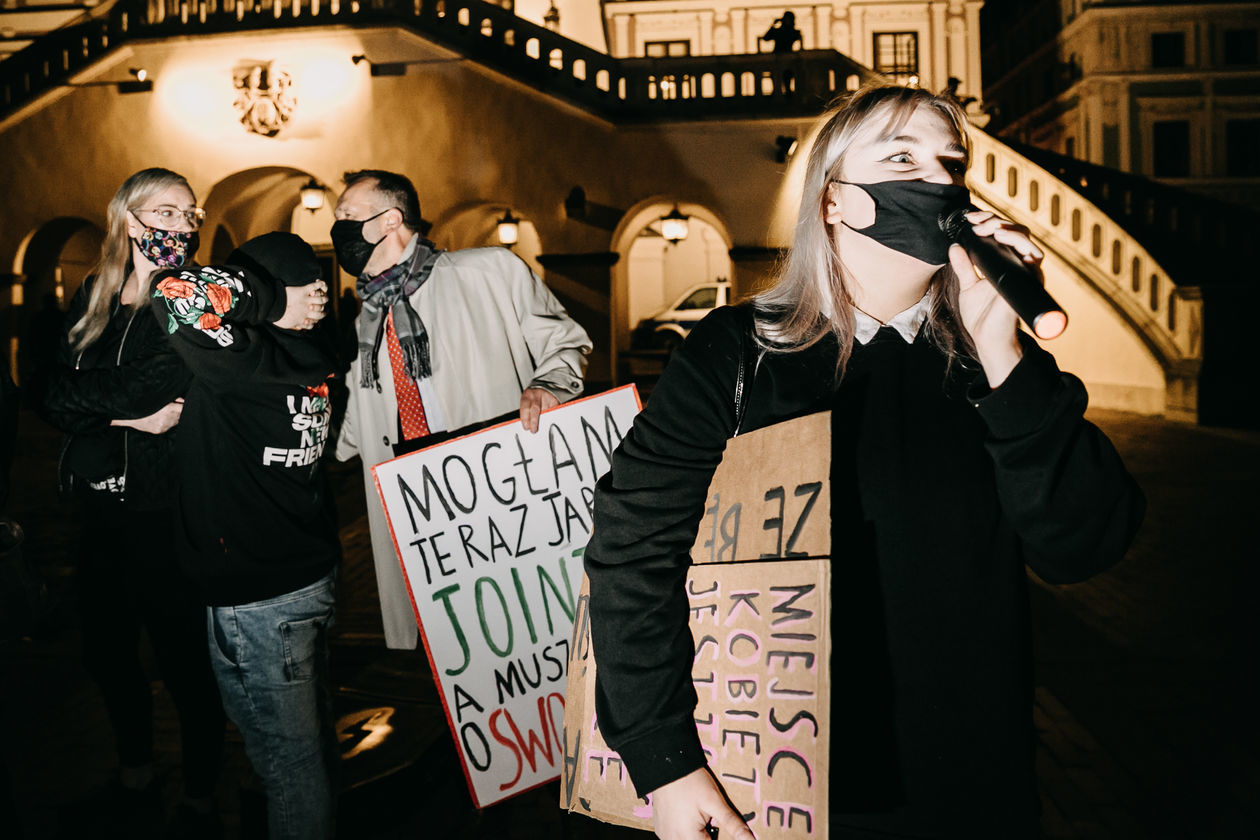  Marsz żałobny dla praw kobiet w Zamościu (zdjęcie 1) - Autor: Kazimierz Chmiel