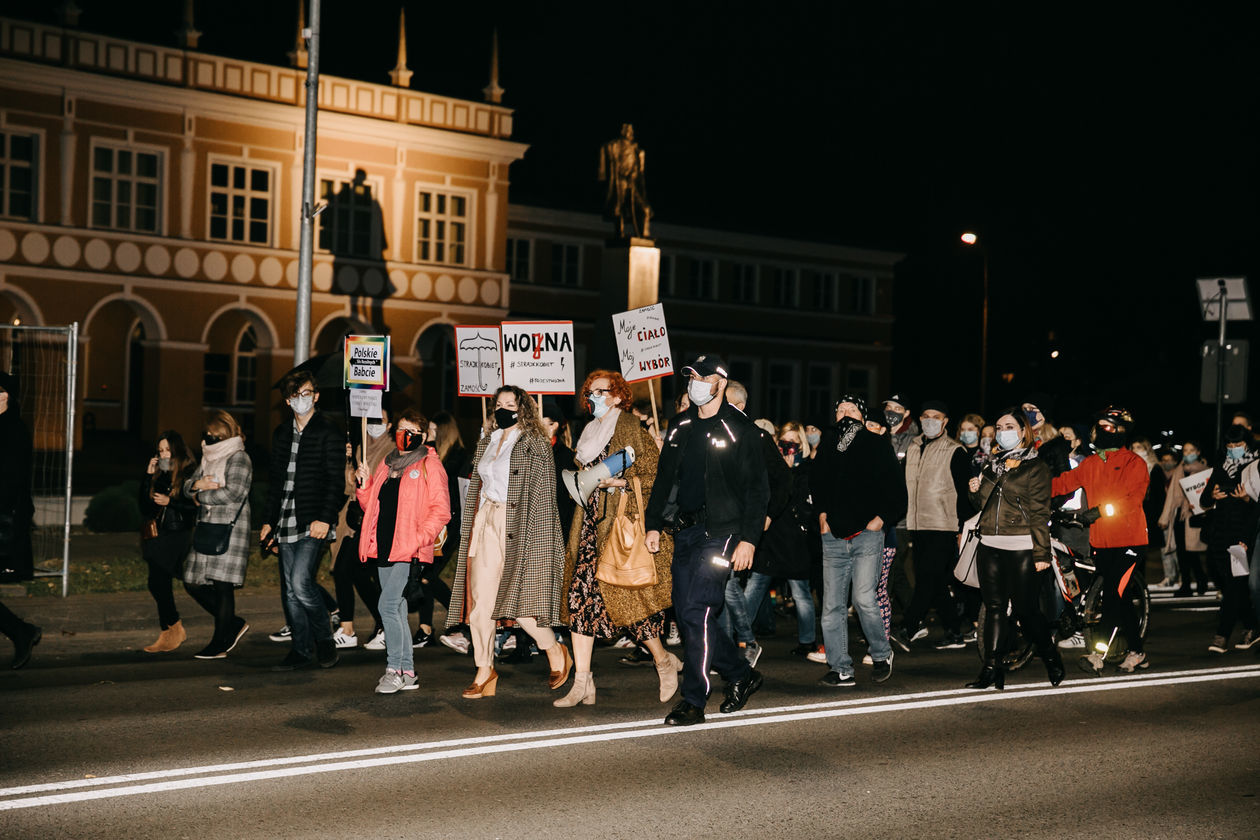  Marsz żałobny dla praw kobiet w Zamościu (zdjęcie 1) - Autor: Kazimierz Chmiel