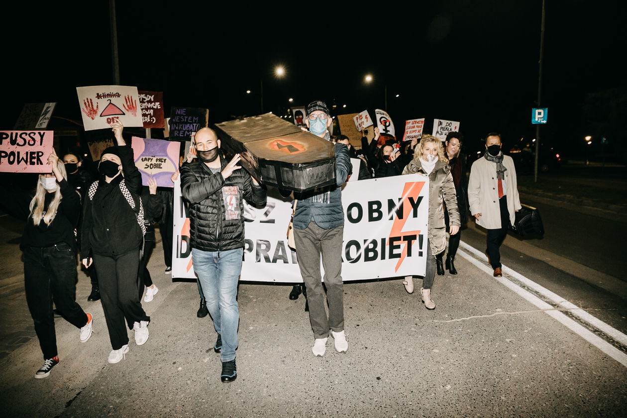  Marsz żałobny dla praw kobiet w Zamościu (zdjęcie 1) - Autor: Kazimierz Chmiel