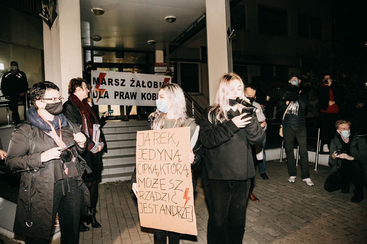  Marsz żałobny dla praw kobiet w Zamościu (zdjęcie 1) - Autor: Kazimierz Chmiel