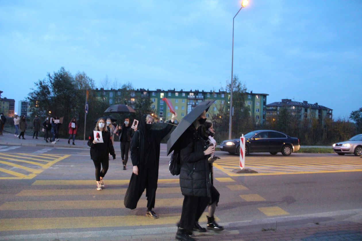  Strajk kobiet. Blokada ulic w Białej Podlaskiej (zdjęcie 1) - Autor: Ewelina Burda