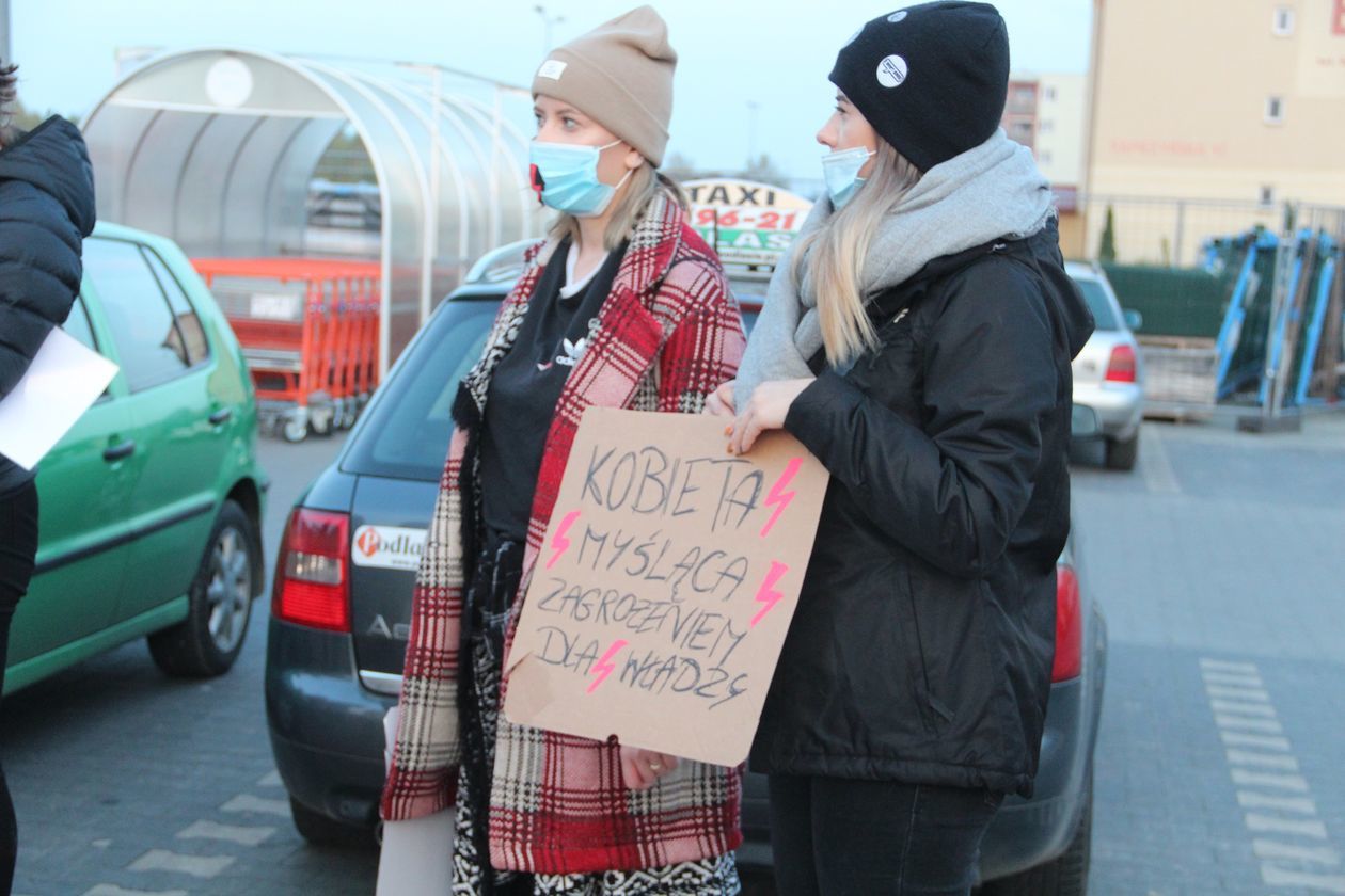  Strajk kobiet. Blokada ulic w Białej Podlaskiej (zdjęcie 1) - Autor: Ewelina Burda