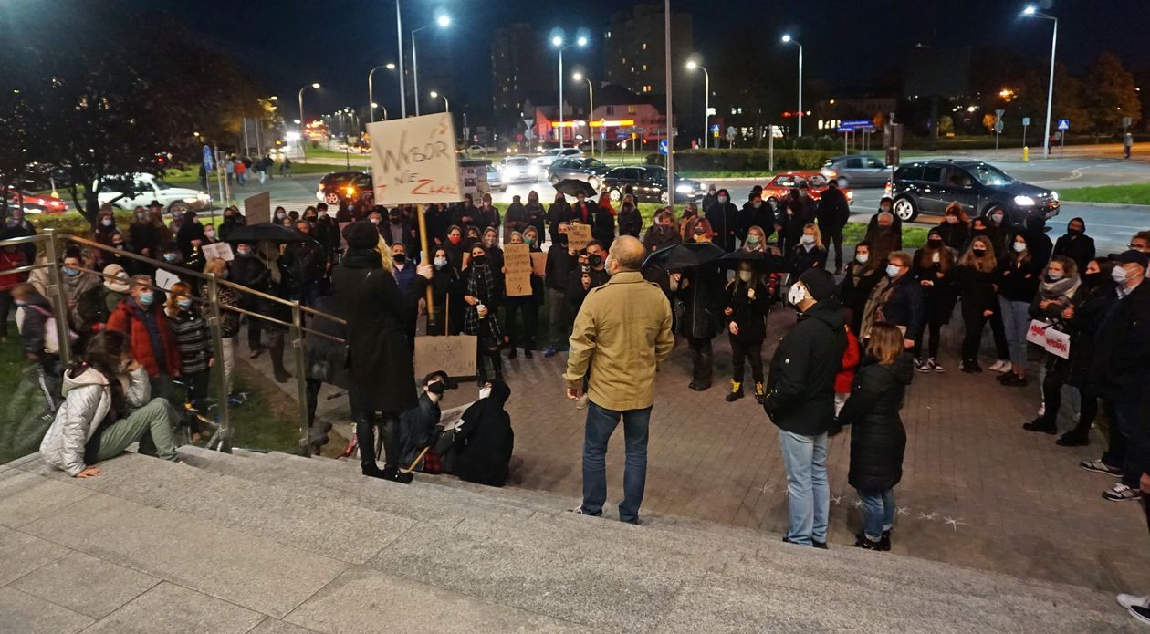  Protest kobiet w Świdniku (zdjęcie 1) - Autor: Stowarzyszenie Świdnik Wspólna Sprawa