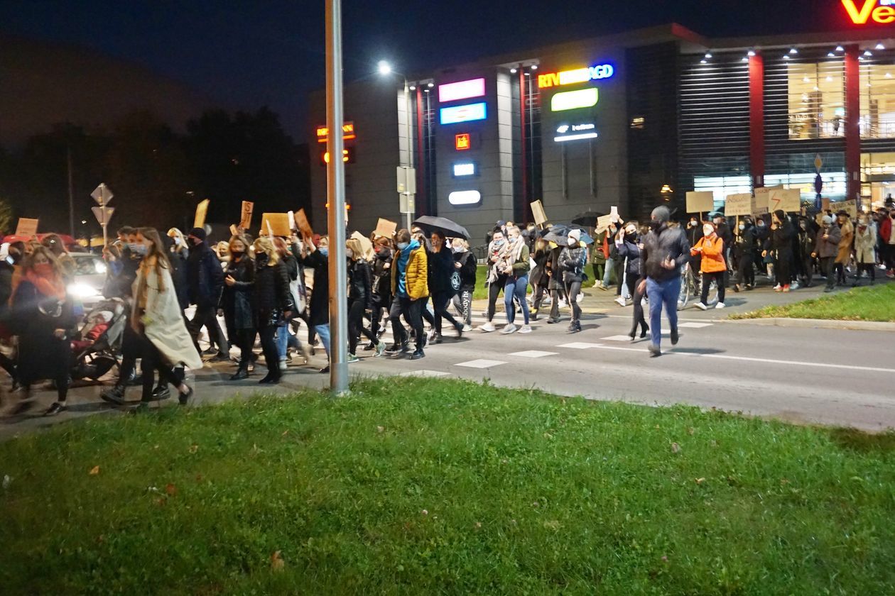  Protest kobiet w Świdniku (zdjęcie 1) - Autor: Stowarzyszenie Świdnik Wspólna Sprawa