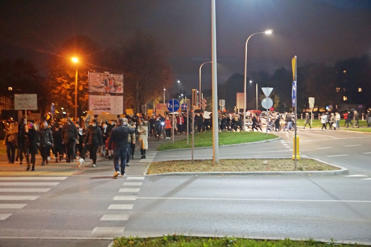  Protest kobiet w Świdniku (zdjęcie 1) - Autor: Stowarzyszenie Świdnik Wspólna Sprawa