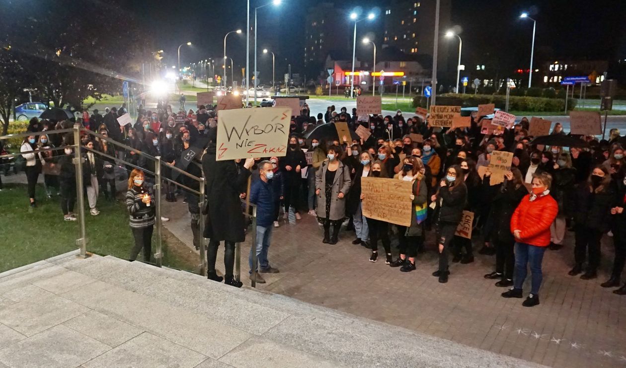  Protest kobiet w Świdniku (zdjęcie 1) - Autor: Stowarzyszenie Świdnik Wspólna Sprawa