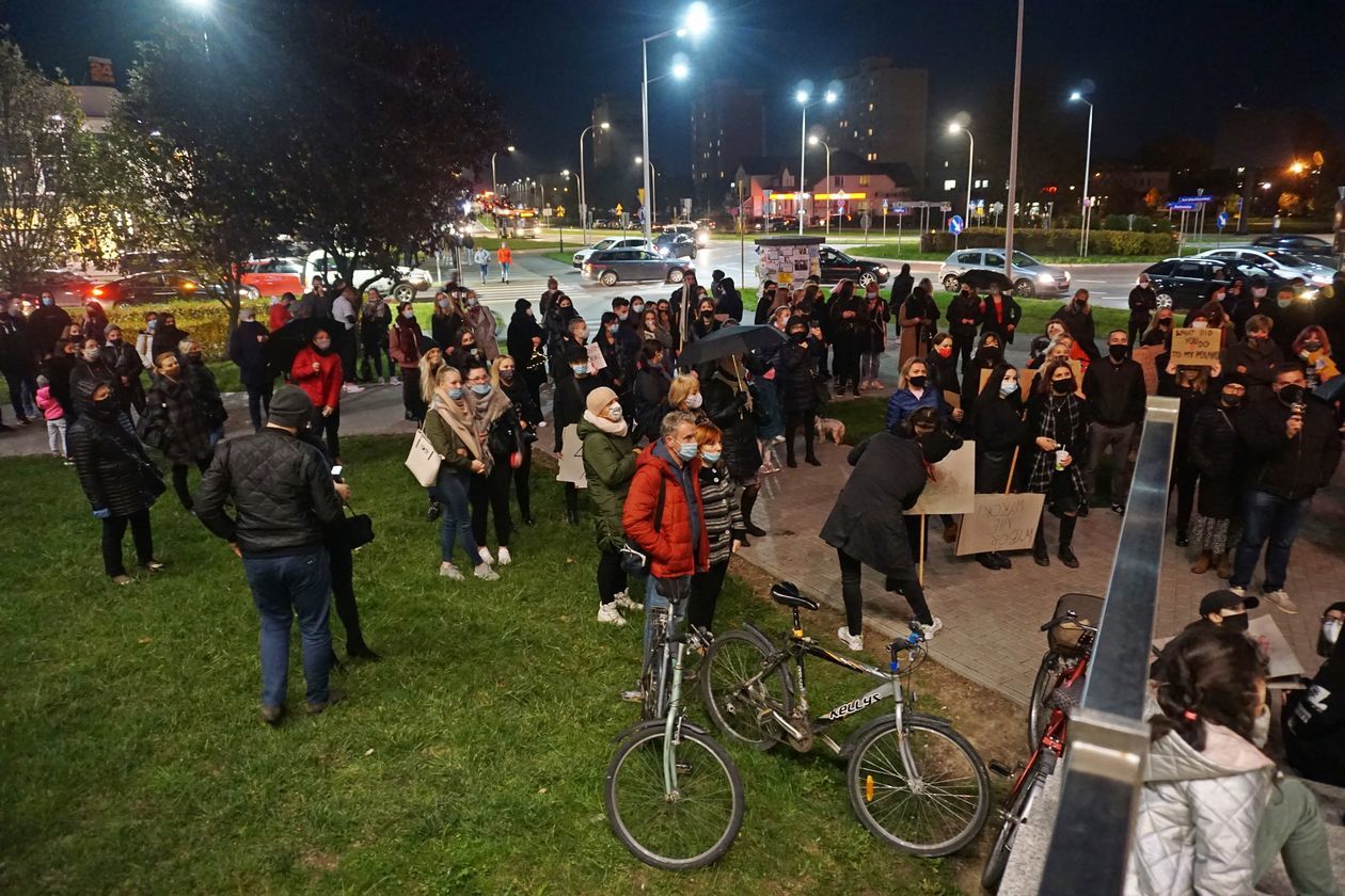  Protest kobiet w Świdniku (zdjęcie 1) - Autor: Stowarzyszenie Świdnik Wspólna Sprawa