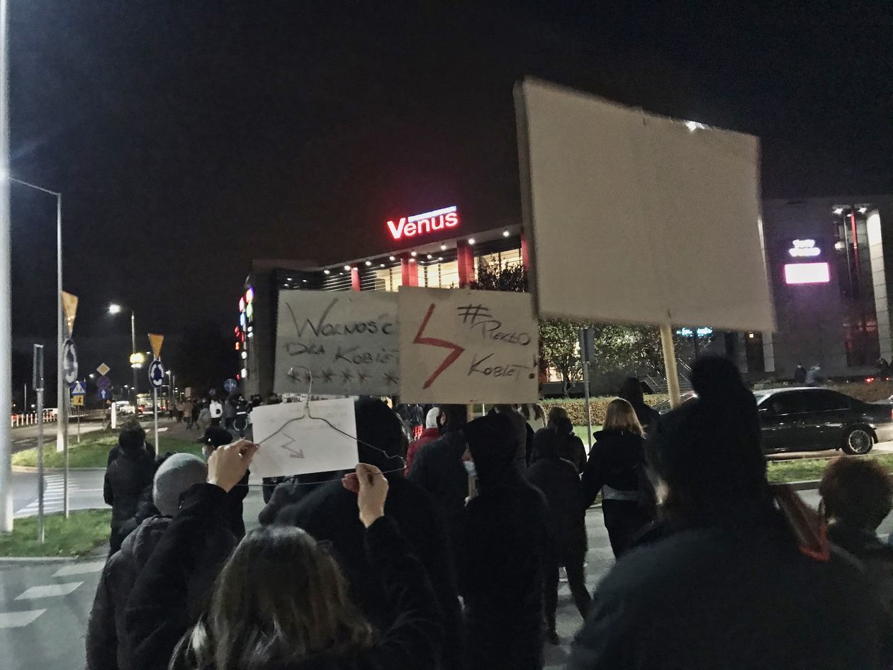  Protest kobiet w Świdniku (zdjęcie 1) - Autor: Stowarzyszenie Świdnik Wspólna Sprawa