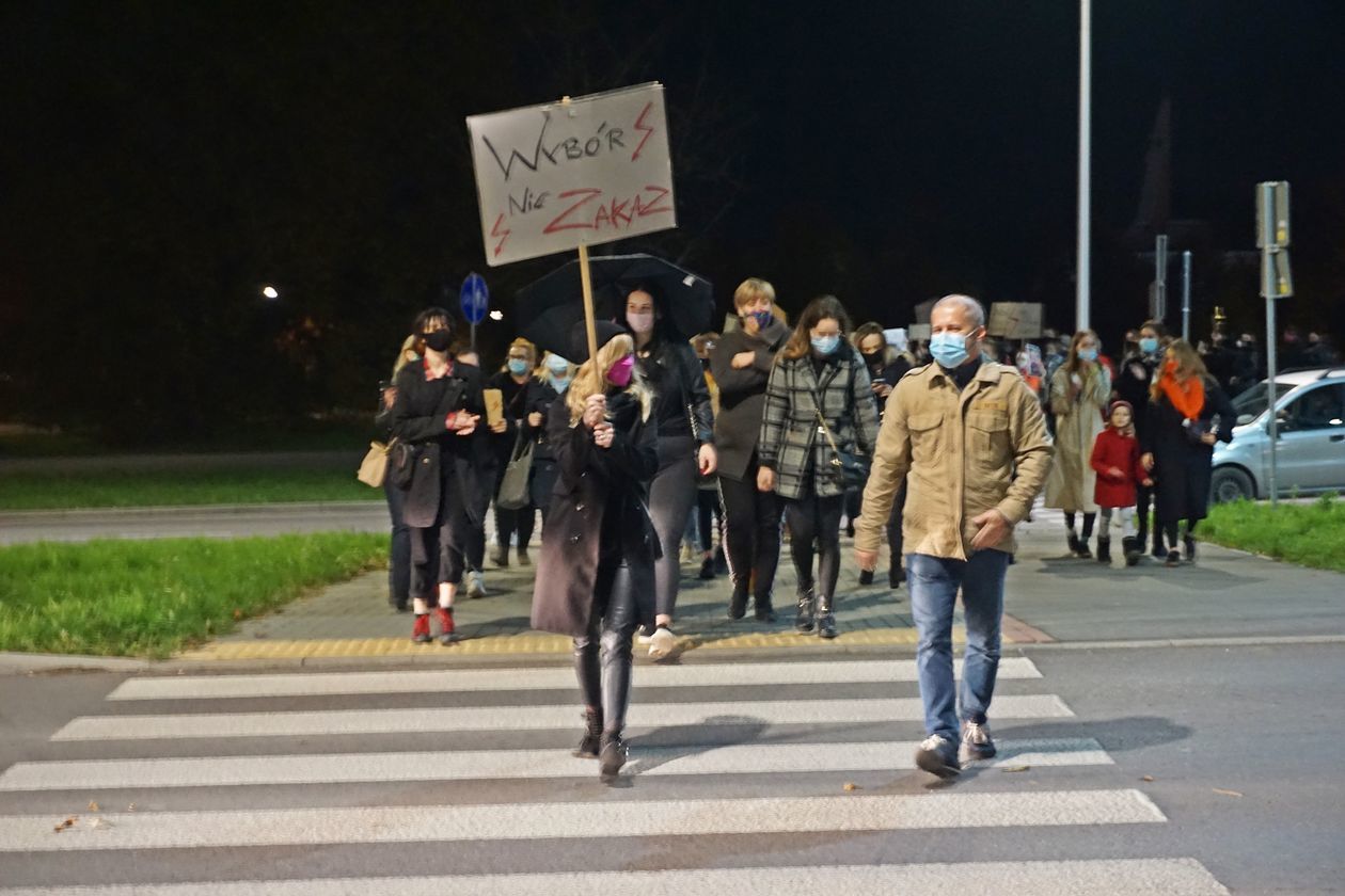  Protest kobiet w Świdniku (zdjęcie 1) - Autor: Stowarzyszenie Świdnik Wspólna Sprawa