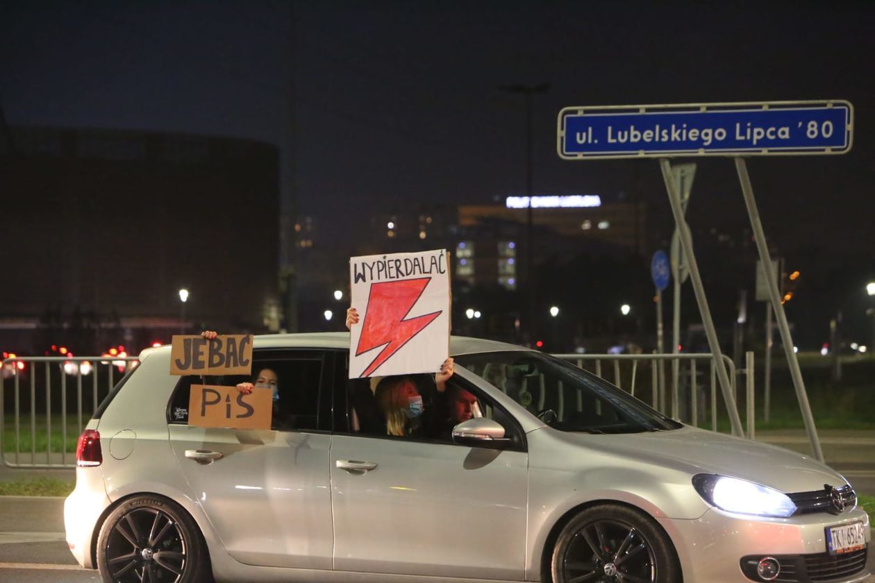  Samochodowy protest kobiet w Lublinie (zdjęcie 1) - Autor: Piotr Michalski