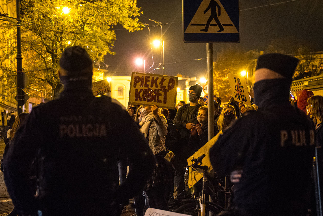  Protest kobiet. Marsz kontra Obrońcy Katedry (zdjęcie 1) - Autor: Tomasz Tylus