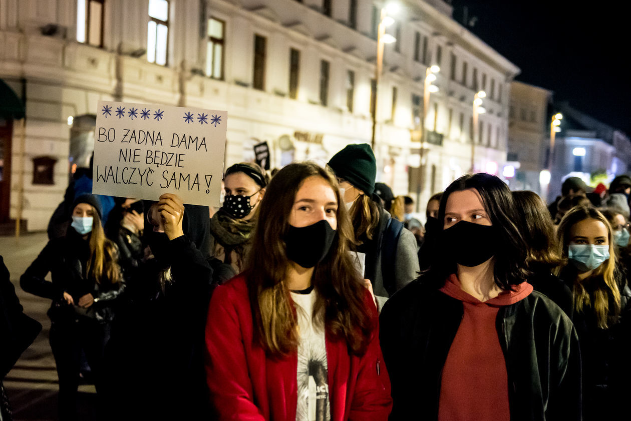  Protest kobiet. Marsz kontra Obrońcy Katedry (zdjęcie 1) - Autor: Tomasz Tylus