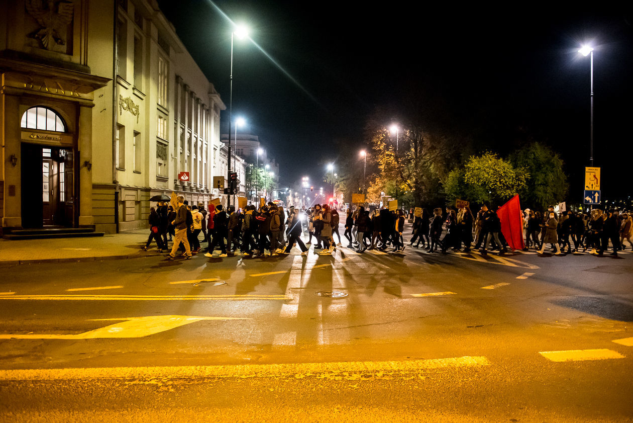  Protest kobiet. Marsz kontra Obrońcy Katedry (zdjęcie 1) - Autor: Tomasz Tylus