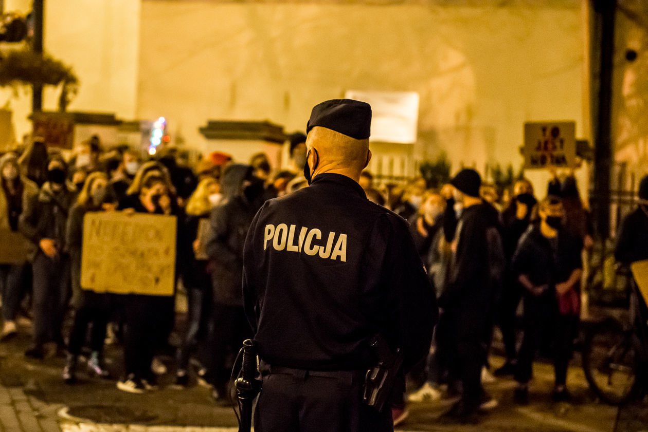  Protest kobiet. Marsz kontra Obrońcy Katedry (zdjęcie 1) - Autor: Tomasz Tylus