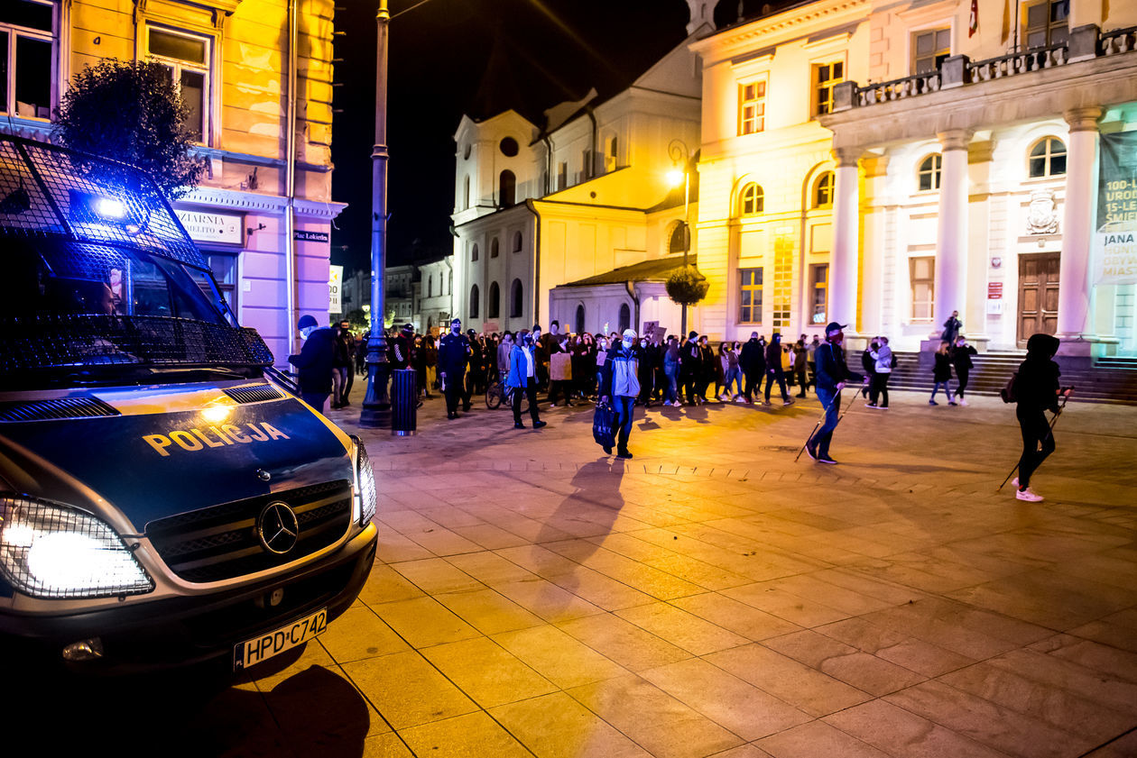  Protest kobiet. Marsz kontra Obrońcy Katedry (zdjęcie 1) - Autor: Tomasz Tylus