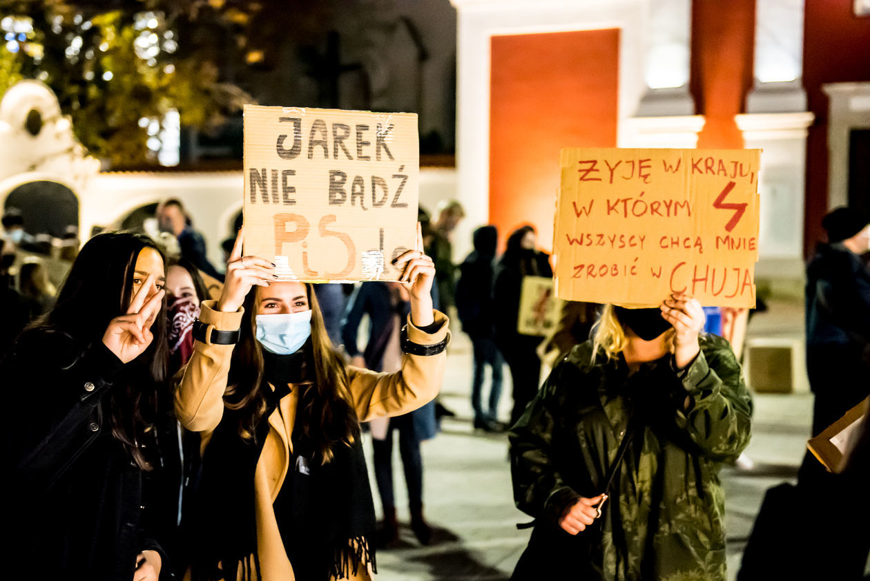  Protest kobiet. Marsz kontra Obrońcy Katedry (zdjęcie 1) - Autor: Tomasz Tylus