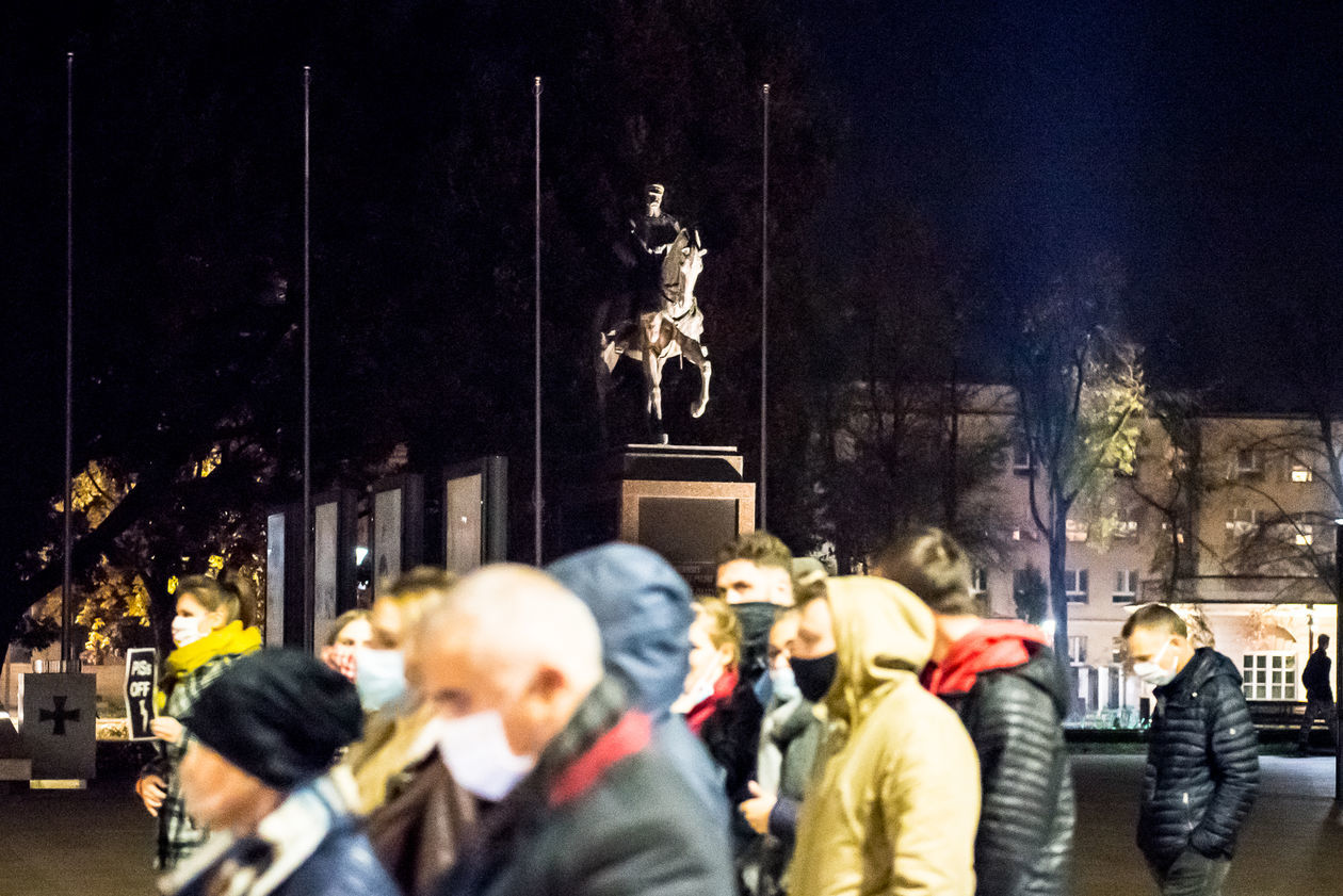  Protest kobiet. Marsz kontra Obrońcy Katedry (zdjęcie 1) - Autor: Tomasz Tylus