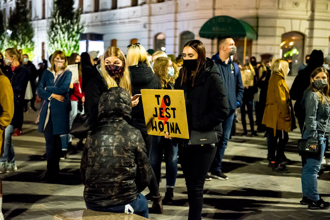  Protest kobiet. Marsz kontra Obrońcy Katedry (zdjęcie 1) - Autor: Tomasz Tylus