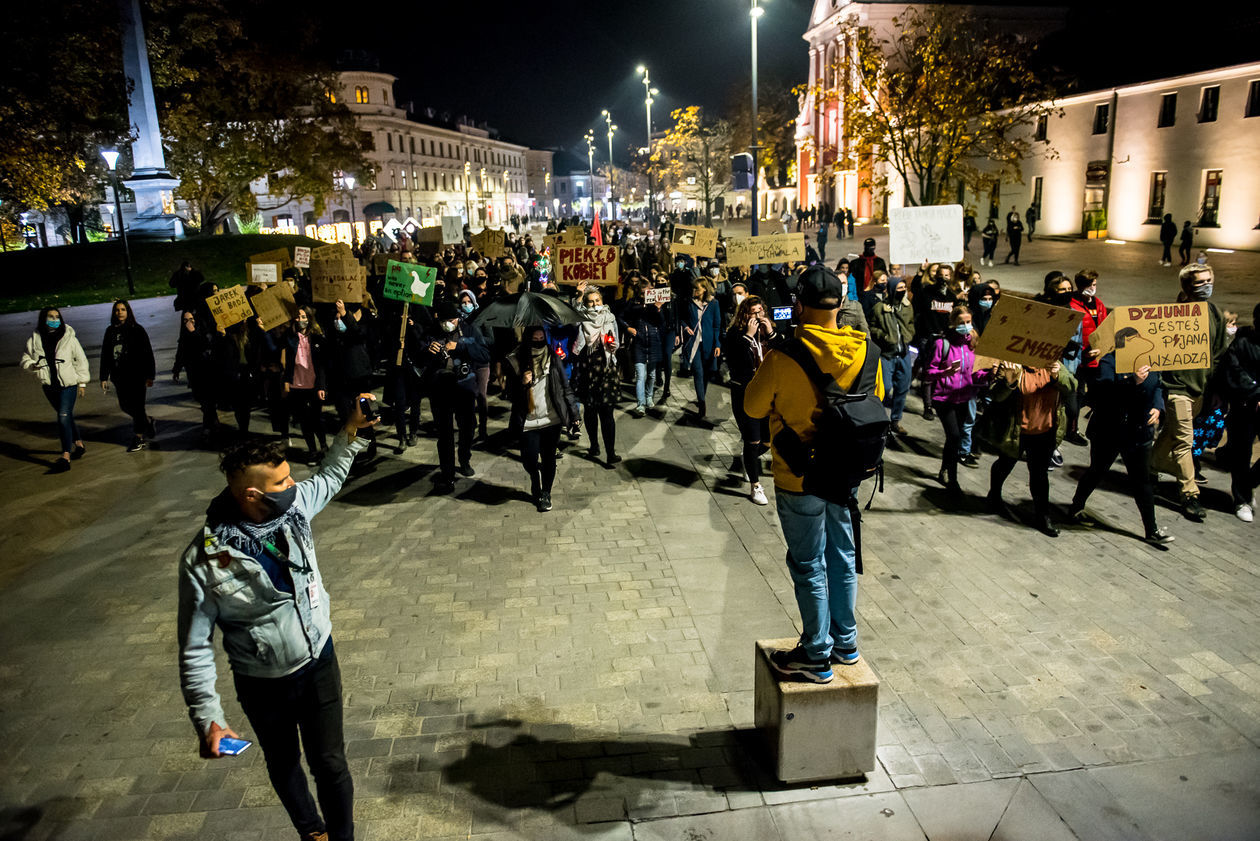  Protest kobiet. Marsz kontra Obrońcy Katedry (zdjęcie 1) - Autor: Tomasz Tylus