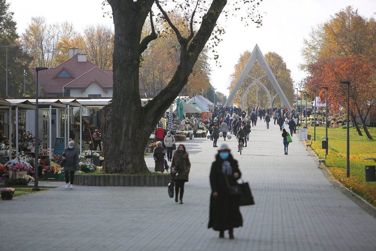 Ostatnie przygotowania do Dnia Wszystkich Świętych