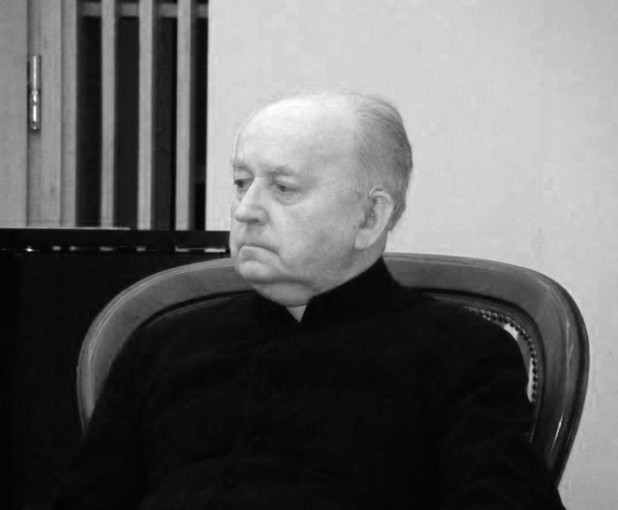  <p><strong>Ks. Czesław Stanisław Bartnik</strong></p>
<p class="MsoNormal">Katolicki&nbsp;prezbiter,&nbsp;prałat honorowy Ojca Świętego,&nbsp;profesor&nbsp;nauk teologicznych,&nbsp;teolog dogmatyk,&nbsp;filozof, publicysta społeczno-polityczny,&nbsp;historiolog,&nbsp;poeta, tw&oacute;rca tzw.&nbsp;personalizmu&nbsp;uniwersalistycznego,&nbsp;profesor zwyczajny&nbsp;Katolickiego Uniwersytetu Lubelskiego.</p>
<p class="MsoNormal">Ks. Czesław Stanisław Bartnik&nbsp;urodził się 9 sierpnia&nbsp;1929 w&nbsp;Źrebcach&nbsp;koło&nbsp;Szczebrzeszyna. W 1956 rozpoczął pracę na KUL w&nbsp;redakcji&nbsp;Encyklopedii Katolickiej, następnie w&nbsp;latach 1957-04 był wykładowcą filozofii, teologii i&nbsp;historii Kościoła na KUL i w&nbsp;seminariach duchownych. W latach 1959-66 był&nbsp;prefektem&nbsp;Wyższego Seminarium Duchownego w&nbsp;Lublinie, w latach 1966-73 wicerektorem tego seminarium, od 1973 pracował tylko na&nbsp;KUL.</p>
<p class="MsoNormal">W&nbsp;1979 roku otrzymał tytuł naukowy&nbsp;profesora.</p>
<p><!-- [if gte mso 9]><xml>
 <w:WordDocument>
  <w:View>Normal</w:View>
  <w:Zoom>0</w:Zoom>
  <w:AutoHyphenation></w:AutoHyphenation>
  <w:HyphenationZone>21</w:HyphenationZone>
  <w:PunctuationKerning></w:PunctuationKerning>
  <w:ValidateAgainstSchemas></w:ValidateAgainstSchemas>
  <w:SaveIfXMLInvalid>false</w:SaveIfXMLInvalid>
  <w:IgnoreMixedContent>false</w:IgnoreMixedContent>
  <w:AlwaysShowPlaceholderText>false</w:AlwaysShowPlaceholderText>
  <w:Compatibility>
   <w:BreakWrappedTables></w:BreakWrappedTables>
   <w:SnapToGridInCell></w:SnapToGridInCell>
   <w:WrapTextWithPunct></w:WrapTextWithPunct>
   <w:UseAsianBreakRules></w:UseAsianBreakRules>
   <w:DontGrowAutofit></w:DontGrowAutofit>
  </w:Compatibility>
  <w:NoLineBreaksAfter Lang="JA">‘“</w:NoLineBreaksAfter>
  <w:NoLineBreaksBefore Lang="JA">’”</w:NoLineBreaksBefore>
  <w:BrowserLevel>MicrosoftInternetExplorer4</w:BrowserLevel>
 </w:WordDocument>
</xml><![endif]--><!-- [if gte mso 9]><xml>
 <w:LatentStyles DefLockedState="false" LatentStyleCount="156">
 </w:LatentStyles>
</xml><![endif]--><!-- [if gte mso 10]>
<style>
 /* Style Definitions */
 table.MsoNormalTable
	{mso-style-name:Standardowy;
	mso-tstyle-rowband-size:0;
	mso-tstyle-colband-size:0;
	mso-style-noshow:yes;
	mso-style-parent:"";
	mso-padding-alt:0cm 5.4pt 0cm 5.4pt;
	mso-para-margin:0cm;
	mso-para-margin-bottom:.0001pt;
	mso-pagination:widow-orphan;
	font-size:10.0pt;
	font-family:"Times New Roman";
	mso-ansi-language:#0400;
	mso-fareast-language:#0400;
	mso-bidi-language:#0400;}
</style>
<![endif]--></p>