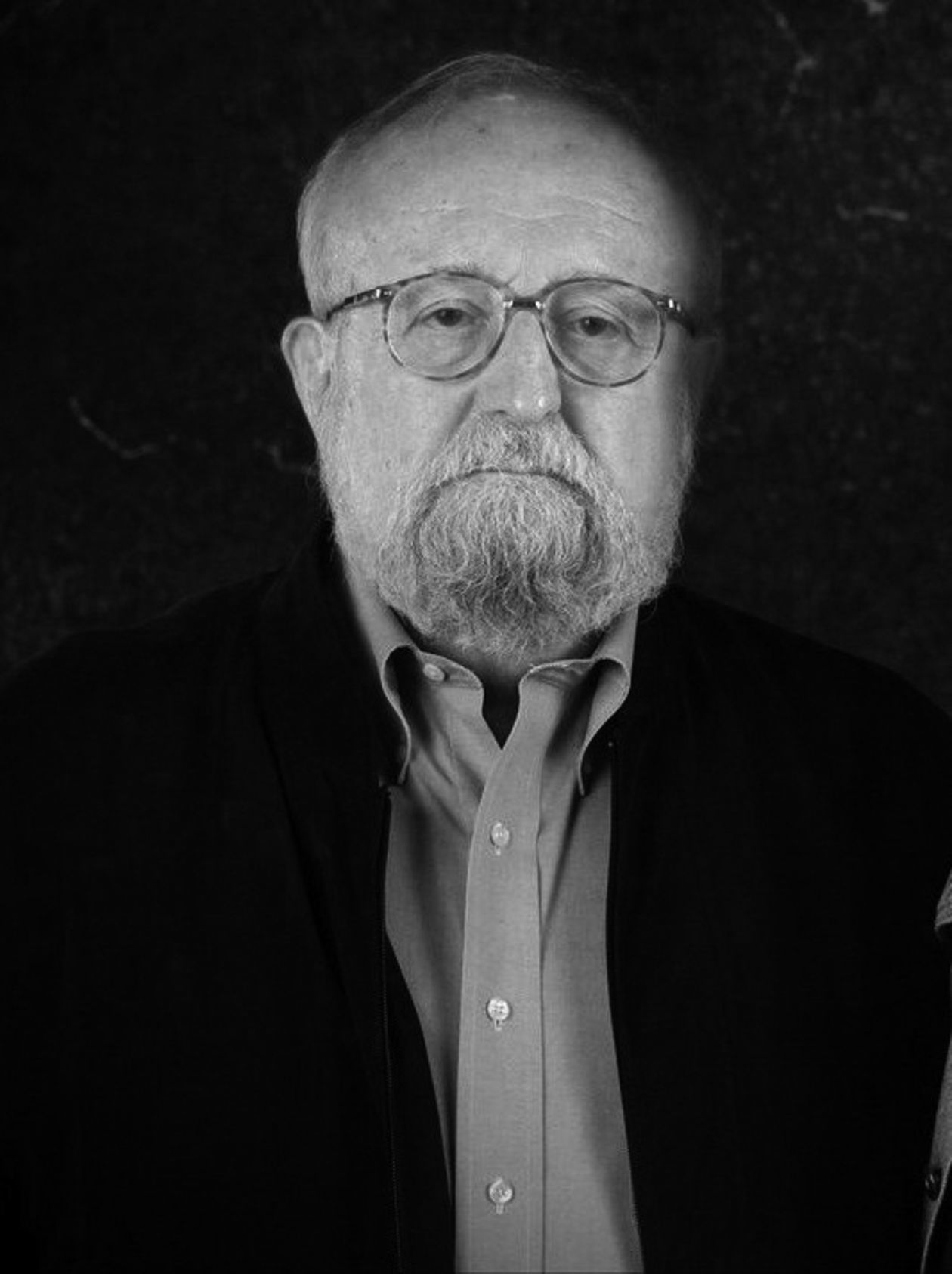  <p><strong>Krzysztof Eugeniusz Penderecki</strong></p>
<p class="MsoNormal">Polski&nbsp;kompozytor,&nbsp;dyrygent&nbsp;i&nbsp;pedagog&nbsp;muzyczny. Przedstawiciel polskiej szkoły kompozytorskiej lat sześćdziesiątych XX wieku. Profesor i rektor&nbsp;Akademii Muzycznej w Krakowie. Członek&nbsp;Polskiej Akademii Umiejętności. W 2012 roku dziennik &bdquo;The Guardian&rdquo; nazwał go &bdquo;najprawdopodobniej największym żyjącym polskim kompozytorem&rdquo;.</p>
<p class="MsoNormal">Penderecki skomponował cztery&nbsp;opery, osiem&nbsp;symfonii&nbsp;i szereg innych utwor&oacute;w orkiestrowych, koncert&oacute;w instrumentalnych, oprawę ch&oacute;ralną gł&oacute;wnie tekst&oacute;w religijnych, a także utwory kameralne i instrumentalne.</p>
<p class="MsoNormal">Studiował kompozycję w Państwowej Wyższej Szkole Muzycznej w Krakowie, gdzie po uzyskaniu dyplomu podjął pracę nauczyciela akademickiego. Po raz pierwszy zdobył rozgłos w 1959 roku po premierowym wykonaniu utwor&oacute;w&nbsp;Strofy,&nbsp;Emanacje&nbsp;oraz&nbsp;Psalmy Dawida&nbsp;na festiwalu&nbsp;Warszawska Jesień. Powszechne uznanie przeniosła mu kompozycja&nbsp;Tren&nbsp;na orkiestrę smyczkową, poświęcona ofiarom&nbsp;ataku atomowego na Hiroszimę, oraz ch&oacute;ralne dzieło&nbsp;Pasja według św. Łukasza. Jego pierwsza opera,&nbsp;Diabły z Loudun, została premierowo wystawiona w Hamburgu i Stuttgarcie w 1969 roku.</p>
<p class="MsoNormal">Jego muzyka niejednokrotnie była wykorzystywana przez tw&oacute;rc&oacute;w filmowych. Utwory Pendereckiego znalazły się w filmach, takich jak&nbsp;&bdquo;Egzorcysta&rdquo;&nbsp;Williama Friedkina,&nbsp;&bdquo;Lśnienie&rdquo;&nbsp;Stanleya Kubricka,&nbsp;&bdquo;Dzikość serca&rdquo;&nbsp;Davida Lyncha, czy &bdquo;Wyspa tajemnic&rdquo;&nbsp;Martina Scorsese.</p>
<p><span style="font-size: 12.0pt; font-family: 'Times New Roman'; mso-fareast-font-family: 'Times New Roman'; mso-ansi-language: PL; mso-fareast-language: PL; mso-bidi-language: AR-SA;">Kompozytor otrzymał za swoją pracę szereg prestiżowych nagr&oacute;d, w tym czterokrotnie&nbsp;Nagrodę Grammy. Kawaler najwyższego polskiego odznaczenia,&nbsp;Orderu Orła Białego.</span></p>
<p><!-- [if gte mso 9]><xml>
 <w:WordDocument>
  <w:View>Normal</w:View>
  <w:Zoom>0</w:Zoom>
  <w:AutoHyphenation></w:AutoHyphenation>
  <w:HyphenationZone>21</w:HyphenationZone>
  <w:PunctuationKerning></w:PunctuationKerning>
  <w:ValidateAgainstSchemas></w:ValidateAgainstSchemas>
  <w:SaveIfXMLInvalid>false</w:SaveIfXMLInvalid>
  <w:IgnoreMixedContent>false</w:IgnoreMixedContent>
  <w:AlwaysShowPlaceholderText>false</w:AlwaysShowPlaceholderText>
  <w:Compatibility>
   <w:BreakWrappedTables></w:BreakWrappedTables>
   <w:SnapToGridInCell></w:SnapToGridInCell>
   <w:WrapTextWithPunct></w:WrapTextWithPunct>
   <w:UseAsianBreakRules></w:UseAsianBreakRules>
   <w:DontGrowAutofit></w:DontGrowAutofit>
  </w:Compatibility>
  <w:NoLineBreaksAfter Lang="JA">‘“</w:NoLineBreaksAfter>
  <w:NoLineBreaksBefore Lang="JA">’”</w:NoLineBreaksBefore>
  <w:BrowserLevel>MicrosoftInternetExplorer4</w:BrowserLevel>
 </w:WordDocument>
</xml><![endif]--><!-- [if gte mso 9]><xml>
 <w:LatentStyles DefLockedState="false" LatentStyleCount="156">
 </w:LatentStyles>
</xml><![endif]--><!-- [if gte mso 10]>
<style>
 /* Style Definitions */
 table.MsoNormalTable
	{mso-style-name:Standardowy;
	mso-tstyle-rowband-size:0;
	mso-tstyle-colband-size:0;
	mso-style-noshow:yes;
	mso-style-parent:"";
	mso-padding-alt:0cm 5.4pt 0cm 5.4pt;
	mso-para-margin:0cm;
	mso-para-margin-bottom:.0001pt;
	mso-pagination:widow-orphan;
	font-size:10.0pt;
	font-family:"Times New Roman";
	mso-ansi-language:#0400;
	mso-fareast-language:#0400;
	mso-bidi-language:#0400;}
</style>
<![endif]--></p>