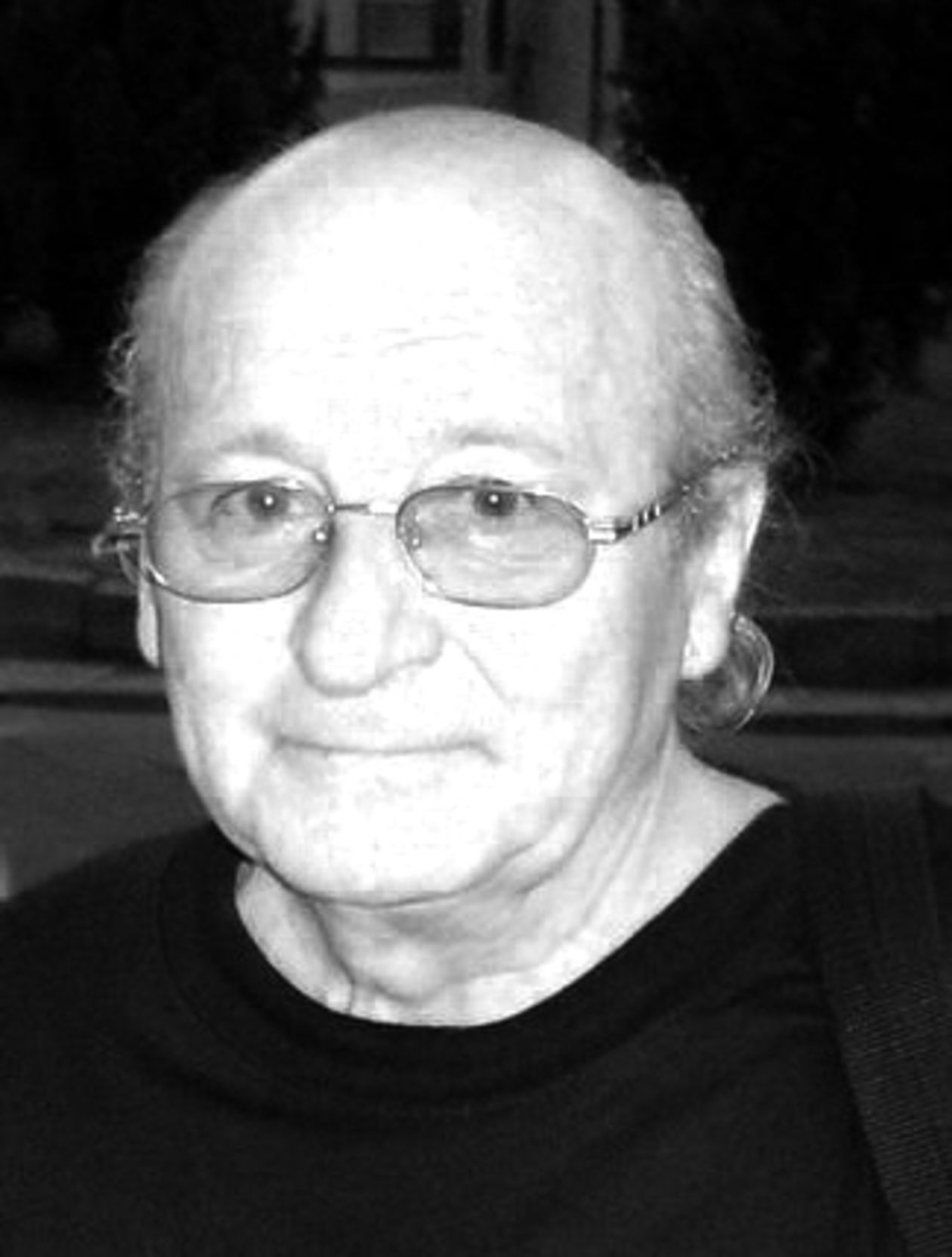  <p><strong>Jerzy Łapiński</strong></p>
<p class="MsoNormal">Aktor. W&nbsp;1963 ukończył&nbsp;Państwową Wyższą Szkołę Filmową, Telewizyjną i&nbsp;Teatralną im. Leona Schillera w&nbsp;Łodzi. Występował w&nbsp;wielu teatrach, m. in. w&nbsp;Teatrze Ziemi Ł&oacute;dzkiej,&nbsp;Teatrze Dolnośląskim w&nbsp;Jeleniej G&oacute;rze&nbsp;,&nbsp;Teatrze im. Wojciecha Bogusławskiego w&nbsp;Kaliszu,&nbsp;Teatrze Wybrzeże w&nbsp;Gdańsku&nbsp;i&nbsp;Teatrze Narodowym w&nbsp;Warszawie.</p>
<p class="MsoNormal">Najdłużej był związany z&nbsp;Teatrem Wybrzeże.</p>
<p class="MsoNormal">Do jego najwybitniejszych r&oacute;l należą m. in. Ignacy w&nbsp;&bdquo;Ślubie&rdquo;&nbsp;Witolda Gombrowicza, Kr&oacute;l Ignacy w&nbsp;&bdquo;Iwonie, Księżniczce Burgunda&rdquo; Witolda Gombrowicza, Malvolio w&nbsp;&bdquo;Wieczorze Trzech Kr&oacute;li&rdquo;&nbsp;Williama Shakespeare&rsquo;a, Ojciec w&nbsp;&bdquo;Historii&rdquo; Witolda Gombrowicza, Biskup w&nbsp;&bdquo;Balkonie&rdquo;&nbsp;Jeana Geneta&nbsp;oraz Książę w&nbsp;&bdquo;Operetce&rdquo; Witolda Gombrowicza (wszystkie wyreżyserowane przez&nbsp;Ryszarda Majora).</p>
<p><span style="font-size: 12.0pt; font-family: 'Times New Roman'; mso-fareast-font-family: 'Times New Roman'; mso-ansi-language: PL; mso-fareast-language: PL; mso-bidi-language: AR-SA;">Był synem aktorki Krystyny Łapińskiej-Gaździńskiej (1920&ndash;1967)&nbsp;oraz Ryszarda Gaździńskiego. Był ze strony matki wnukiem aktora&nbsp;Stanisława Łapińskiego, po kt&oacute;rym przyjął nazwisko.</span></p>
<p><!-- [if gte mso 9]><xml>
 <w:WordDocument>
  <w:View>Normal</w:View>
  <w:Zoom>0</w:Zoom>
  <w:AutoHyphenation></w:AutoHyphenation>
  <w:HyphenationZone>21</w:HyphenationZone>
  <w:PunctuationKerning></w:PunctuationKerning>
  <w:ValidateAgainstSchemas></w:ValidateAgainstSchemas>
  <w:SaveIfXMLInvalid>false</w:SaveIfXMLInvalid>
  <w:IgnoreMixedContent>false</w:IgnoreMixedContent>
  <w:AlwaysShowPlaceholderText>false</w:AlwaysShowPlaceholderText>
  <w:Compatibility>
   <w:BreakWrappedTables></w:BreakWrappedTables>
   <w:SnapToGridInCell></w:SnapToGridInCell>
   <w:WrapTextWithPunct></w:WrapTextWithPunct>
   <w:UseAsianBreakRules></w:UseAsianBreakRules>
   <w:DontGrowAutofit></w:DontGrowAutofit>
  </w:Compatibility>
  <w:NoLineBreaksAfter Lang="JA">‘“</w:NoLineBreaksAfter>
  <w:NoLineBreaksBefore Lang="JA">’”</w:NoLineBreaksBefore>
  <w:BrowserLevel>MicrosoftInternetExplorer4</w:BrowserLevel>
 </w:WordDocument>
</xml><![endif]--><!-- [if gte mso 9]><xml>
 <w:LatentStyles DefLockedState="false" LatentStyleCount="156">
 </w:LatentStyles>
</xml><![endif]--><!-- [if gte mso 10]>
<style>
 /* Style Definitions */
 table.MsoNormalTable
	{mso-style-name:Standardowy;
	mso-tstyle-rowband-size:0;
	mso-tstyle-colband-size:0;
	mso-style-noshow:yes;
	mso-style-parent:"";
	mso-padding-alt:0cm 5.4pt 0cm 5.4pt;
	mso-para-margin:0cm;
	mso-para-margin-bottom:.0001pt;
	mso-pagination:widow-orphan;
	font-size:10.0pt;
	font-family:"Times New Roman";
	mso-ansi-language:#0400;
	mso-fareast-language:#0400;
	mso-bidi-language:#0400;}
</style>
<![endif]--></p>