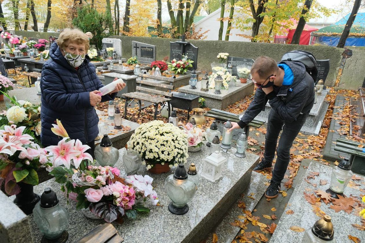  Lubelskie cmentarze przy ul. Lipowej i Drodze Męczenników Majdanka po otwarciu.  (zdjęcie 1) - Autor: Maciej Kaczanowski