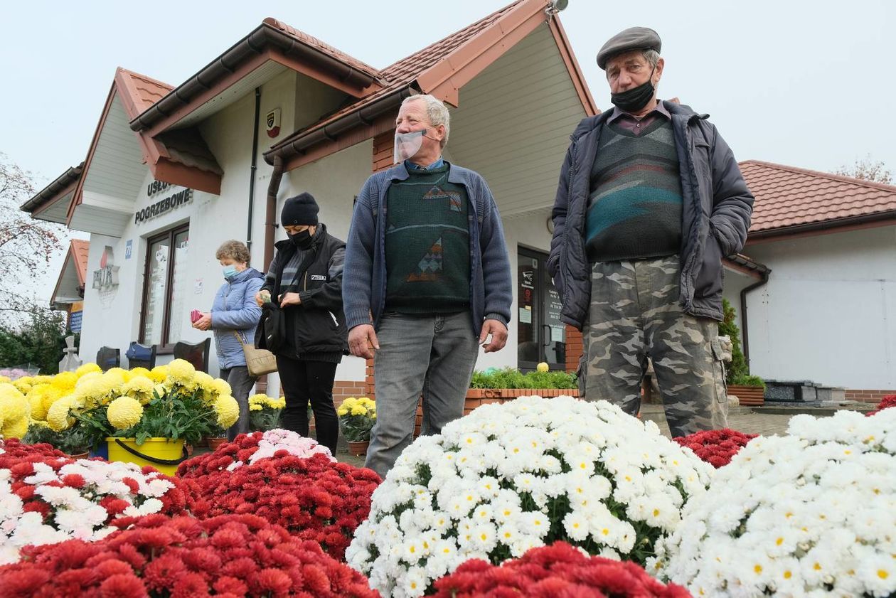  Lubelskie cmentarze przy ul. Lipowej i Drodze Męczenników Majdanka po otwarciu.  (zdjęcie 1) - Autor: Maciej Kaczanowski