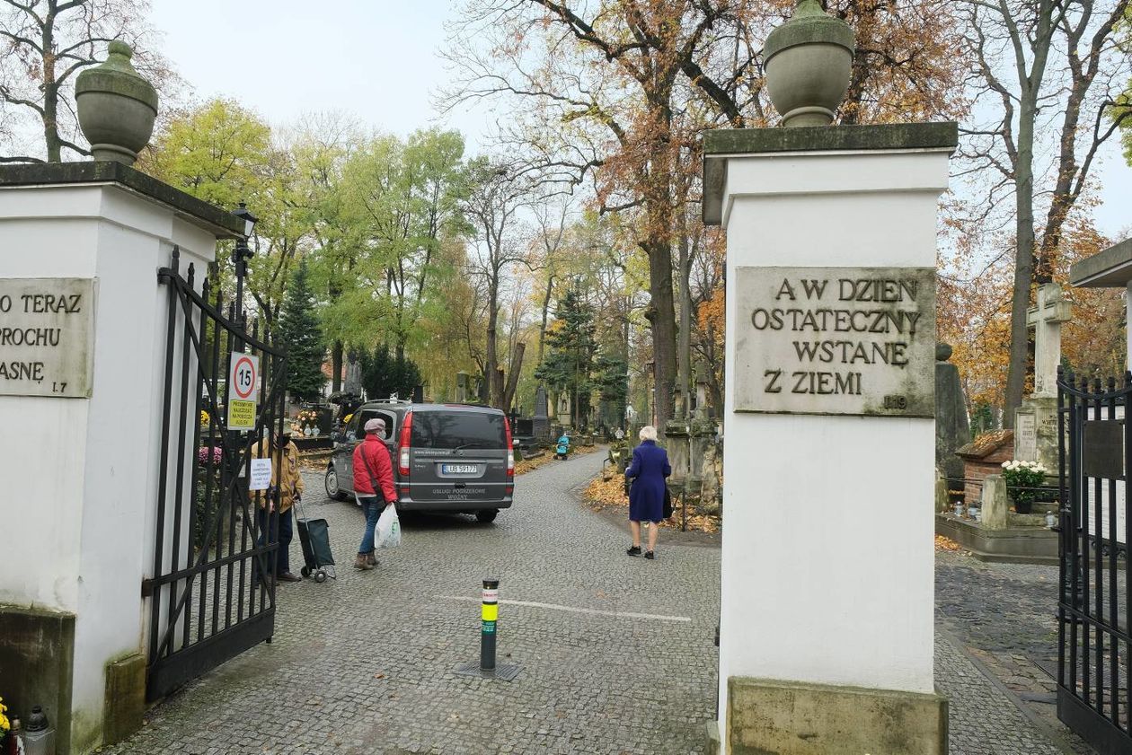  Lubelskie cmentarze przy ul. Lipowej i Drodze Męczenników Majdanka po otwarciu.  (zdjęcie 1) - Autor: Maciej Kaczanowski