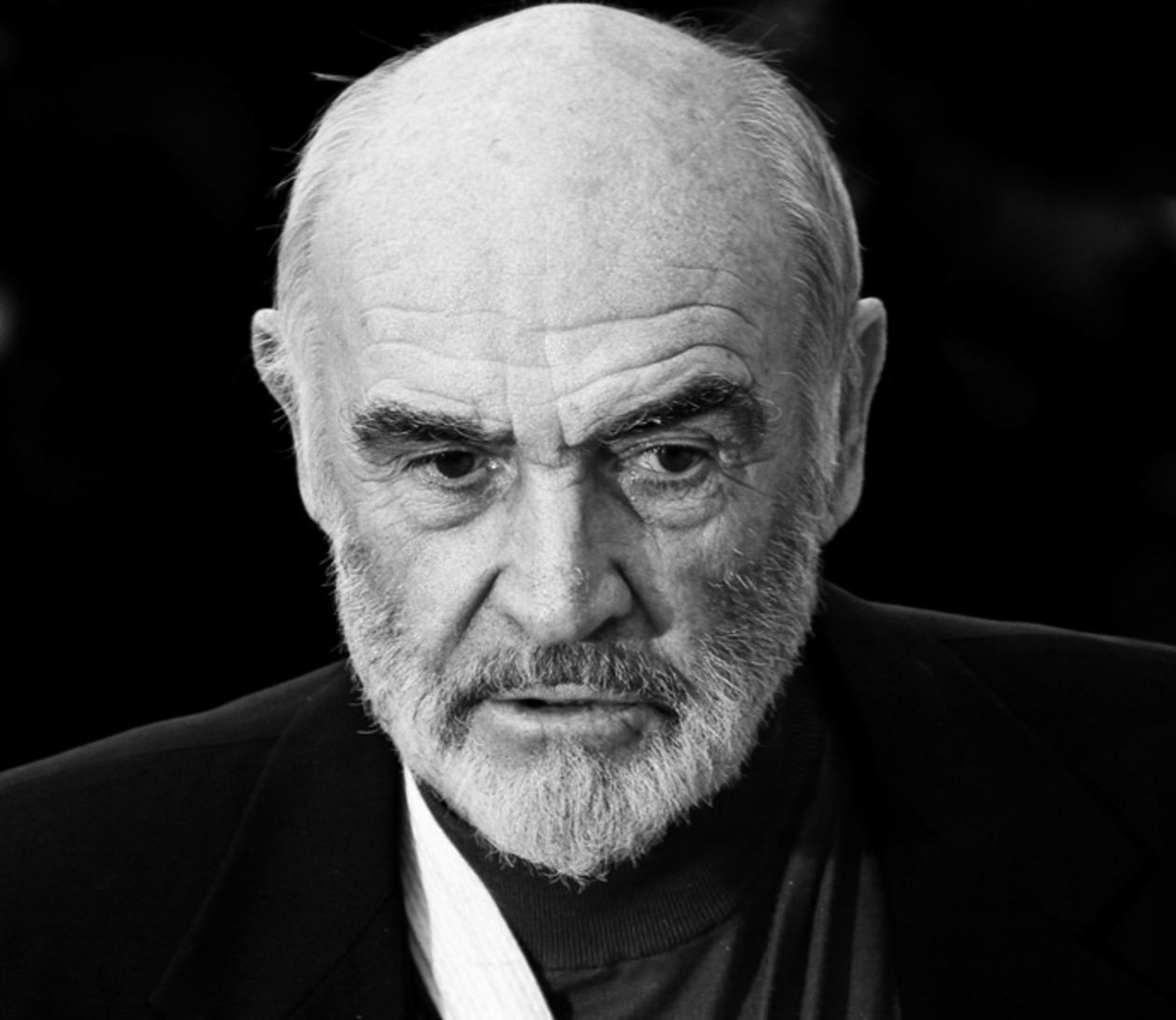  <p><strong>Sean Connery</strong> </p>
<p class="MsoNormal">Aktor i producent filmowy. Wystąpił w kilkudziesięciu filmach, m.in. siedmiokrotnie wcielił się w rolę Jamesa Bonda. Laureat Oscara (&bdquo;Nietykalni&rdquo;), Złotego Globu i BAFTA.</p>
<p class="MsoNormal">Urodził się 25 sierpnia 1930 w Edynburgu. Pracował m.in. jako pomocnik rzeźnika i model. W połowie lat 50. zajął się aktorstwem.</p>
<p class="MsoNormal">W 1961 wygrał w castingu do roli Jamesa Bonda. Rok p&oacute;źniej na ekrany kin trafił pierwszy film z tej serii &bdquo;Doktor No&rdquo;, kt&oacute;ry okazał się wielkim przebojem kinowym.</p>
<p class="MsoNormal">W kolejnych latach zagrał też w takich filmach jak &bdquo;Imię R&oacute;ży&rdquo;, &bdquo;Twierdza&rdquo;, &bdquo;Polowanie na Czerwony Październik&rdquo;, &bdquo;Nieśmiertelny&rdquo;, &bdquo;Wydział Rosja&rdquo; , &bdquo;Indiana jones i ostatnia krucjata&rdquo;.</p>
<p><span style="font-size: 12.0pt; font-family: 'Times New Roman'; mso-fareast-font-family: 'Times New Roman'; mso-ansi-language: PL; mso-fareast-language: PL; mso-bidi-language: AR-SA;">W 2000 kr&oacute;lowa Elżbieta II nadała mu tytuł szlachecki</span></p>
<p><!-- [if gte mso 9]><xml>
 <w:WordDocument>
  <w:View>Normal</w:View>
  <w:Zoom>0</w:Zoom>
  <w:AutoHyphenation></w:AutoHyphenation>
  <w:HyphenationZone>21</w:HyphenationZone>
  <w:PunctuationKerning></w:PunctuationKerning>
  <w:ValidateAgainstSchemas></w:ValidateAgainstSchemas>
  <w:SaveIfXMLInvalid>false</w:SaveIfXMLInvalid>
  <w:IgnoreMixedContent>false</w:IgnoreMixedContent>
  <w:AlwaysShowPlaceholderText>false</w:AlwaysShowPlaceholderText>
  <w:Compatibility>
   <w:BreakWrappedTables></w:BreakWrappedTables>
   <w:SnapToGridInCell></w:SnapToGridInCell>
   <w:WrapTextWithPunct></w:WrapTextWithPunct>
   <w:UseAsianBreakRules></w:UseAsianBreakRules>
   <w:DontGrowAutofit></w:DontGrowAutofit>
  </w:Compatibility>
  <w:NoLineBreaksAfter Lang="JA">‘“</w:NoLineBreaksAfter>
  <w:NoLineBreaksBefore Lang="JA">’”</w:NoLineBreaksBefore>
  <w:BrowserLevel>MicrosoftInternetExplorer4</w:BrowserLevel>
 </w:WordDocument>
</xml><![endif]--><!-- [if gte mso 9]><xml>
 <w:LatentStyles DefLockedState="false" LatentStyleCount="156">
 </w:LatentStyles>
</xml><![endif]--><!-- [if gte mso 10]>
<style>
 /* Style Definitions */
 table.MsoNormalTable
	{mso-style-name:Standardowy;
	mso-tstyle-rowband-size:0;
	mso-tstyle-colband-size:0;
	mso-style-noshow:yes;
	mso-style-parent:"";
	mso-padding-alt:0cm 5.4pt 0cm 5.4pt;
	mso-para-margin:0cm;
	mso-para-margin-bottom:.0001pt;
	mso-pagination:widow-orphan;
	font-size:10.0pt;
	font-family:"Times New Roman";
	mso-ansi-language:#0400;
	mso-fareast-language:#0400;
	mso-bidi-language:#0400;}
</style>
<![endif]--></p>