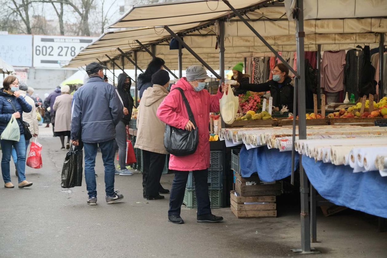  Sobotnie zakupy w galeriach Vivo! i Felicity oraz na targu przy ul. Ruskiej (zdjęcie 1) - Autor: Maciej Kaczanowski