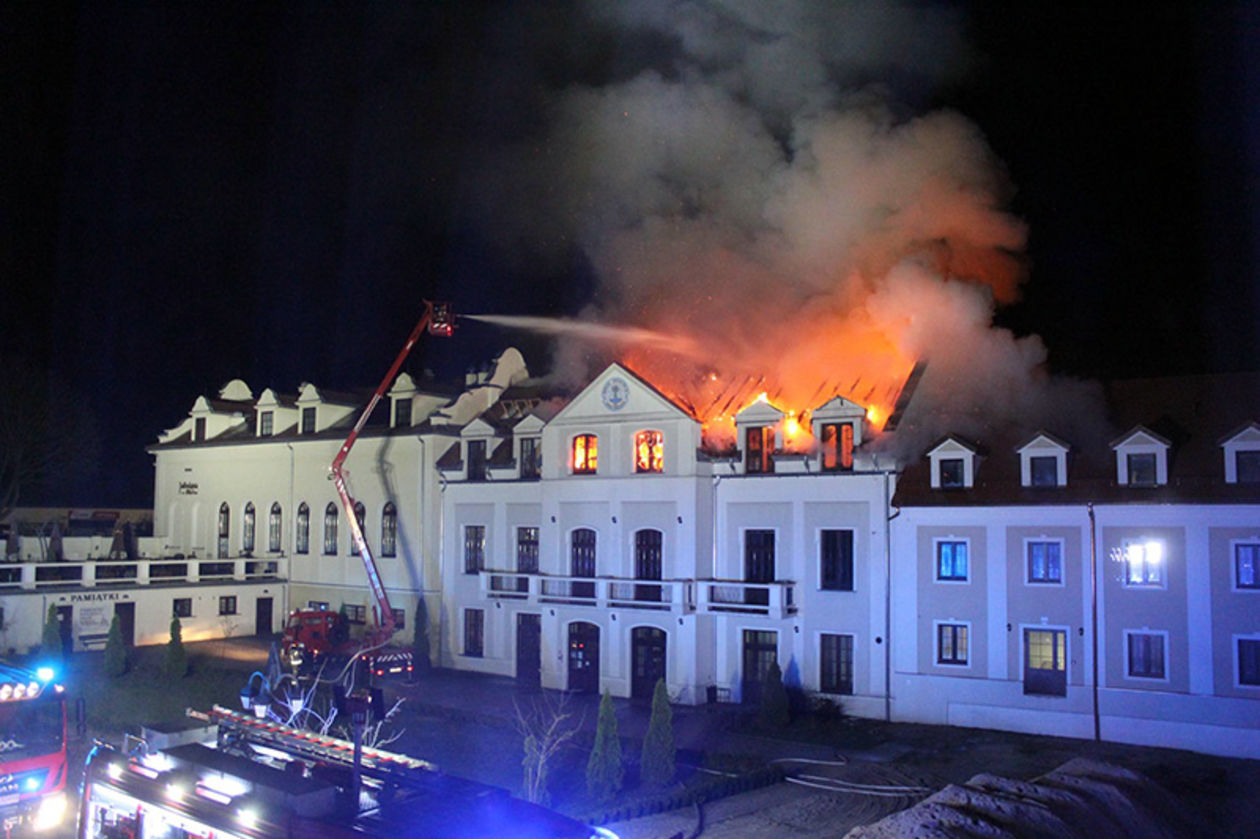  Pożar Domu Pielgrzyma w Kodniu  (zdjęcie 1) - Autor: M. Szwarc OMI