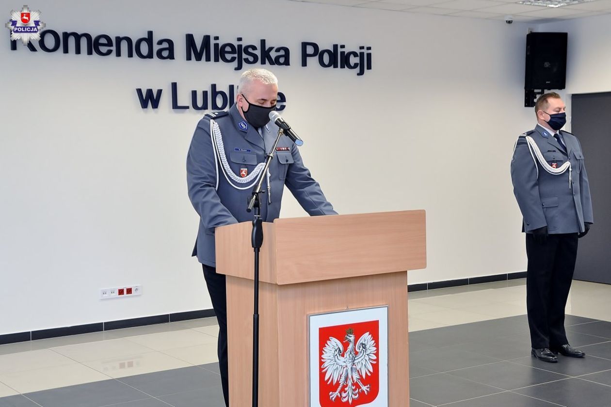  <p>11 funkcjonariuszy powitał w szeregach policji Komendant Miejski Policji w Lublinie &ndash; podinspektor Sławomir Włada</p>