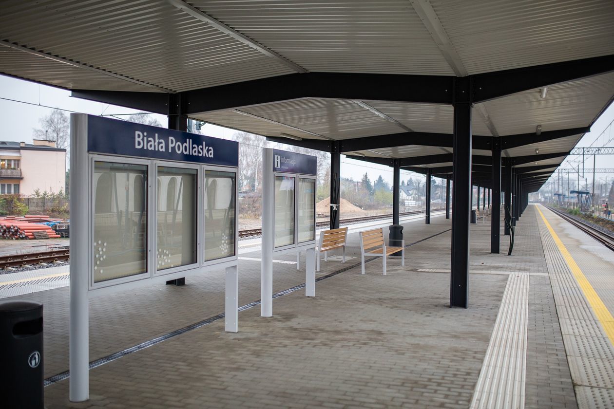 Dworzec i przejazd kolejowy w Białej Podlaskiej