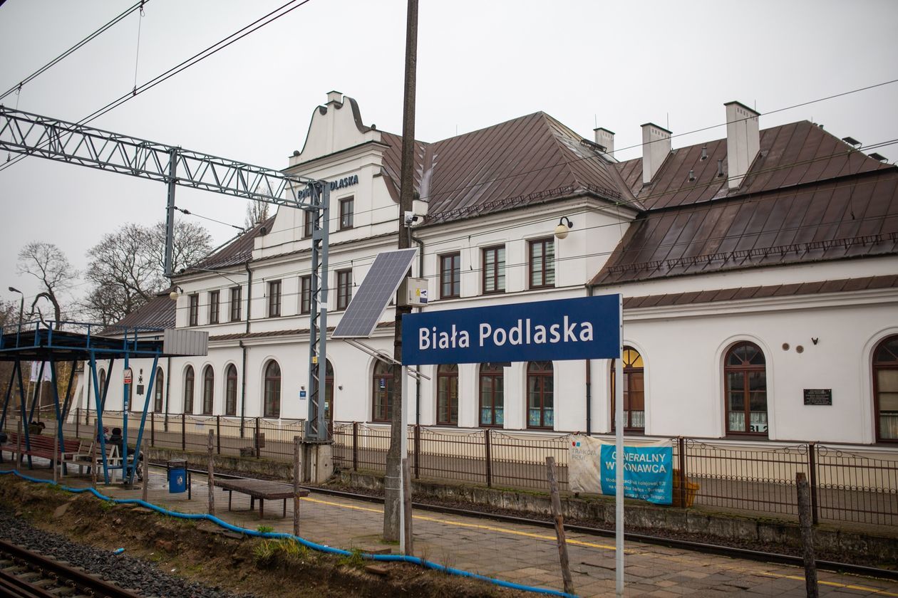 Dworzec i przejazd kolejowy w Białej Podlaskiej (zdjęcie 1) - Autor: Bartosz Wołoszko