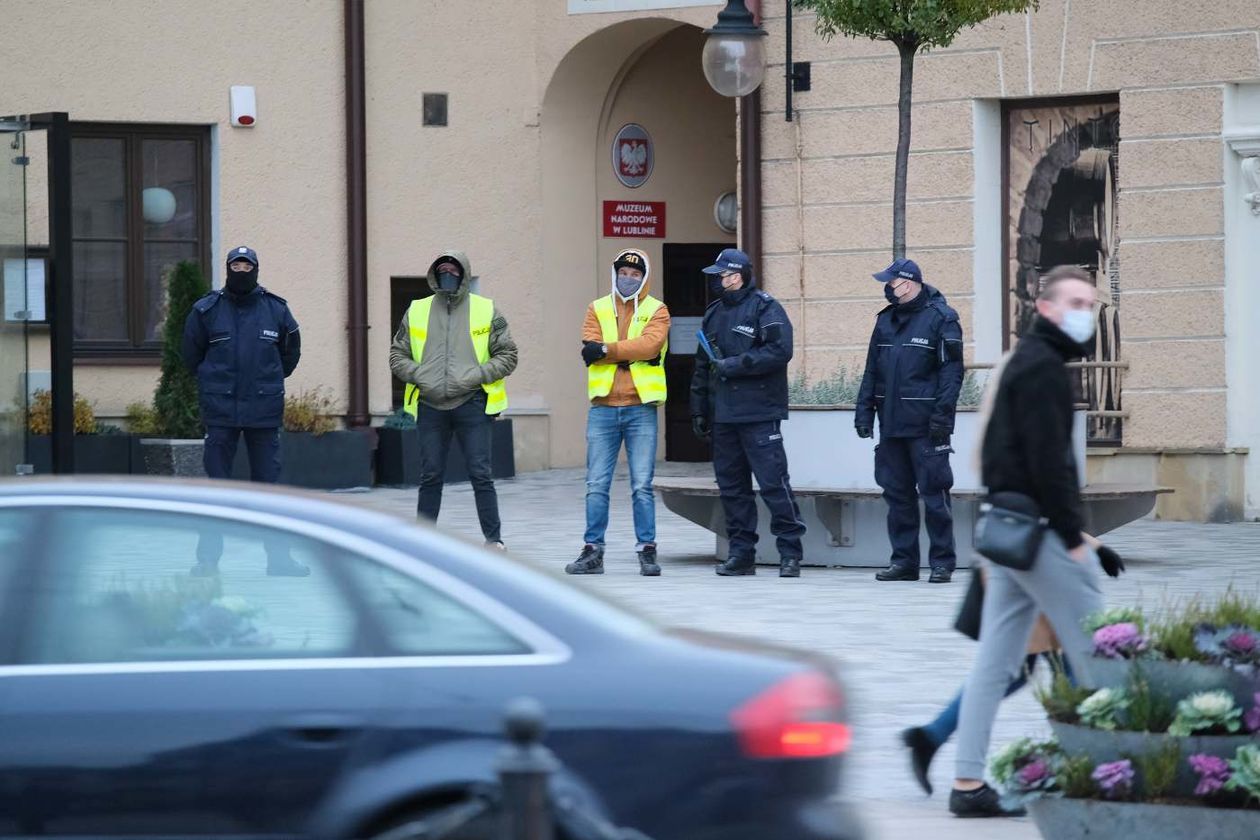  W Lublinie protestowali przeciwko wyjściu Polski z Unii Europejskiej (zdjęcie 1) - Autor: Maciej Kaczanowski