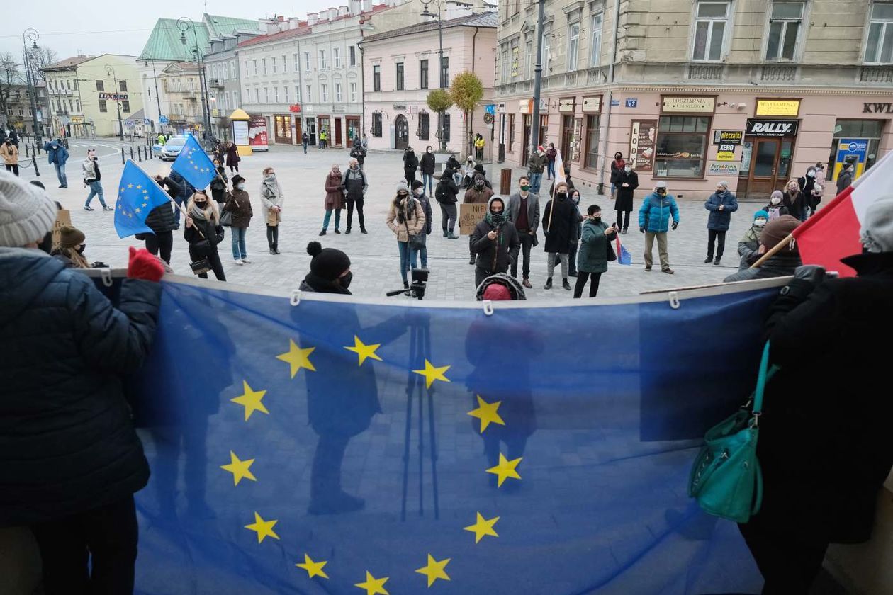 W Lublinie protestowali przeciwko wyjściu Polski z Unii Europejskiej - Autor: Maciej Kaczanowski