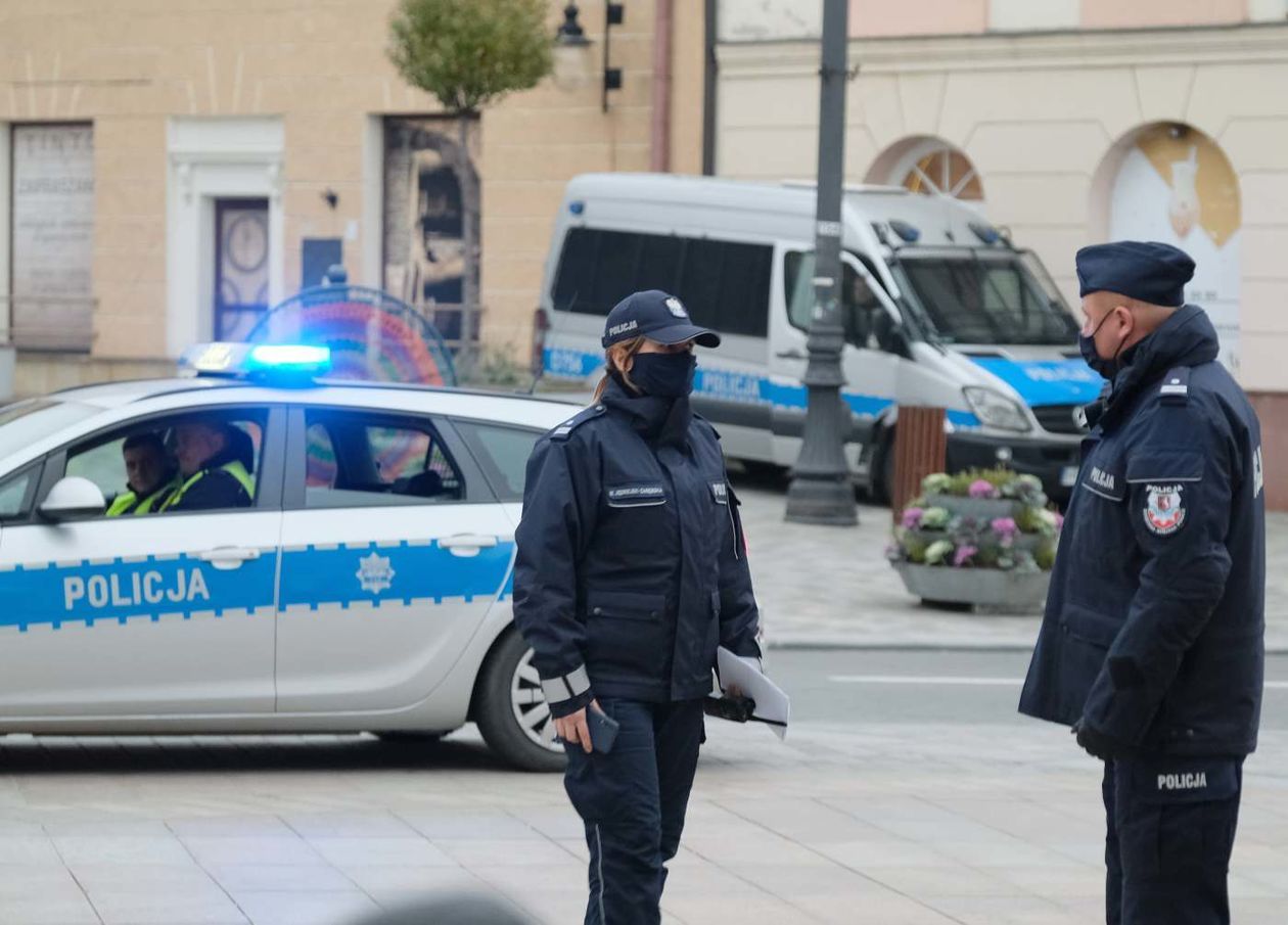  W Lublinie protestowali przeciwko wyjściu Polski z Unii Europejskiej (zdjęcie 1) - Autor: Maciej Kaczanowski