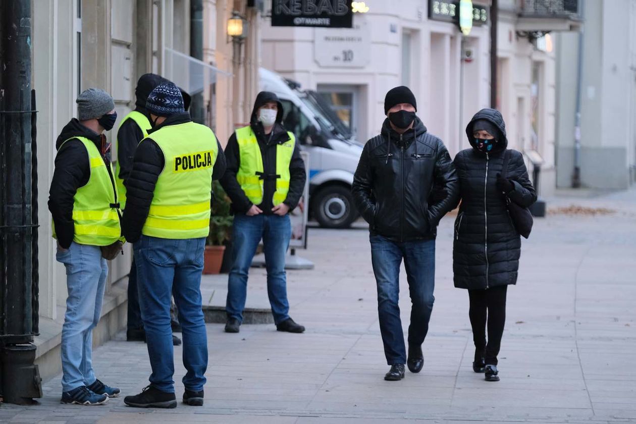  W Lublinie protestowali przeciwko wyjściu Polski z Unii Europejskiej (zdjęcie 1) - Autor: Maciej Kaczanowski